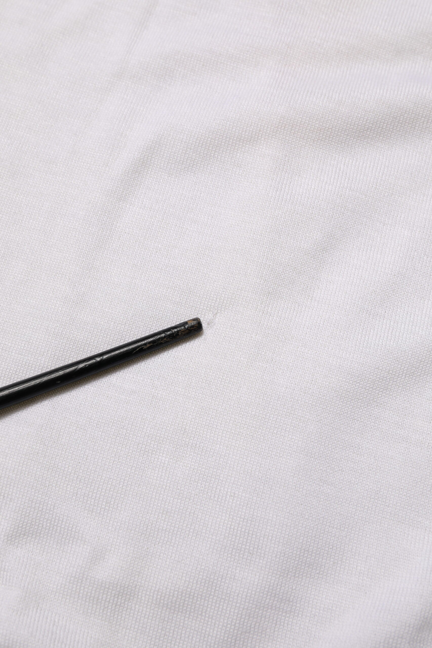 Dolce & Gabbana Weißer Kaschmir-Logo-Pullover mit V-Ausschnitt