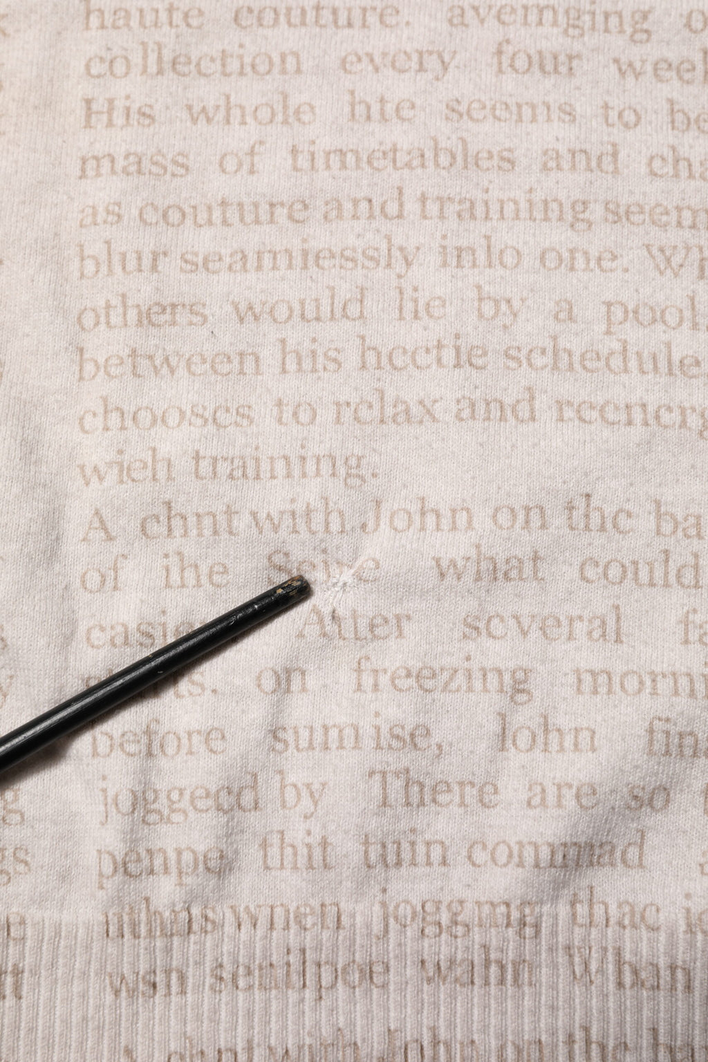 John Galliano Beige Bedrucktes Logo Rundhalsausschnitt Langarm Männer Pullover