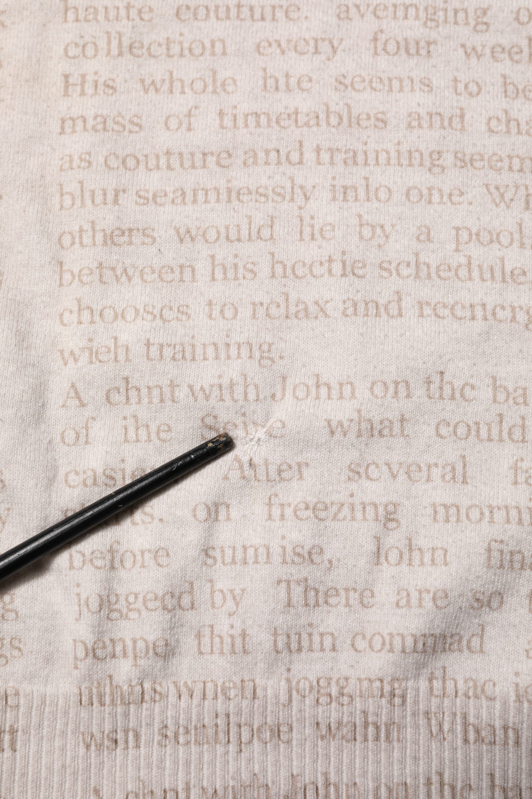 John Galliano Beige Bedrucktes Logo Rundhalsausschnitt Langarm Männer Pullover