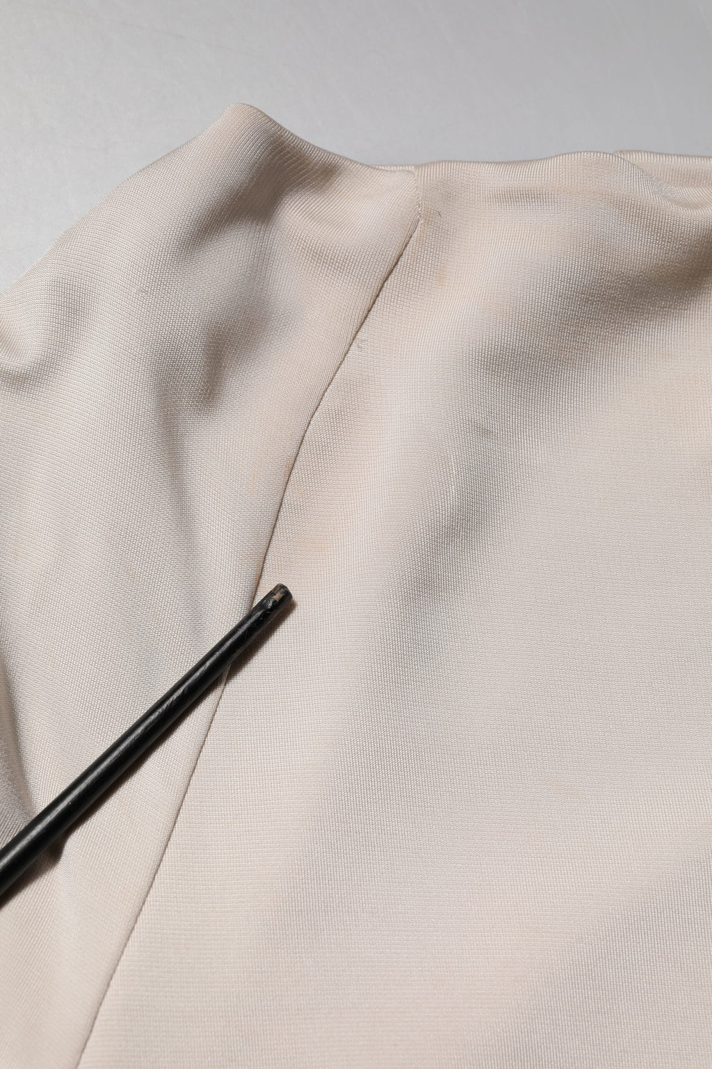 Roberto Cavalli Elfenbeinfarbenes Viskose-Etuikleid in Knielänge