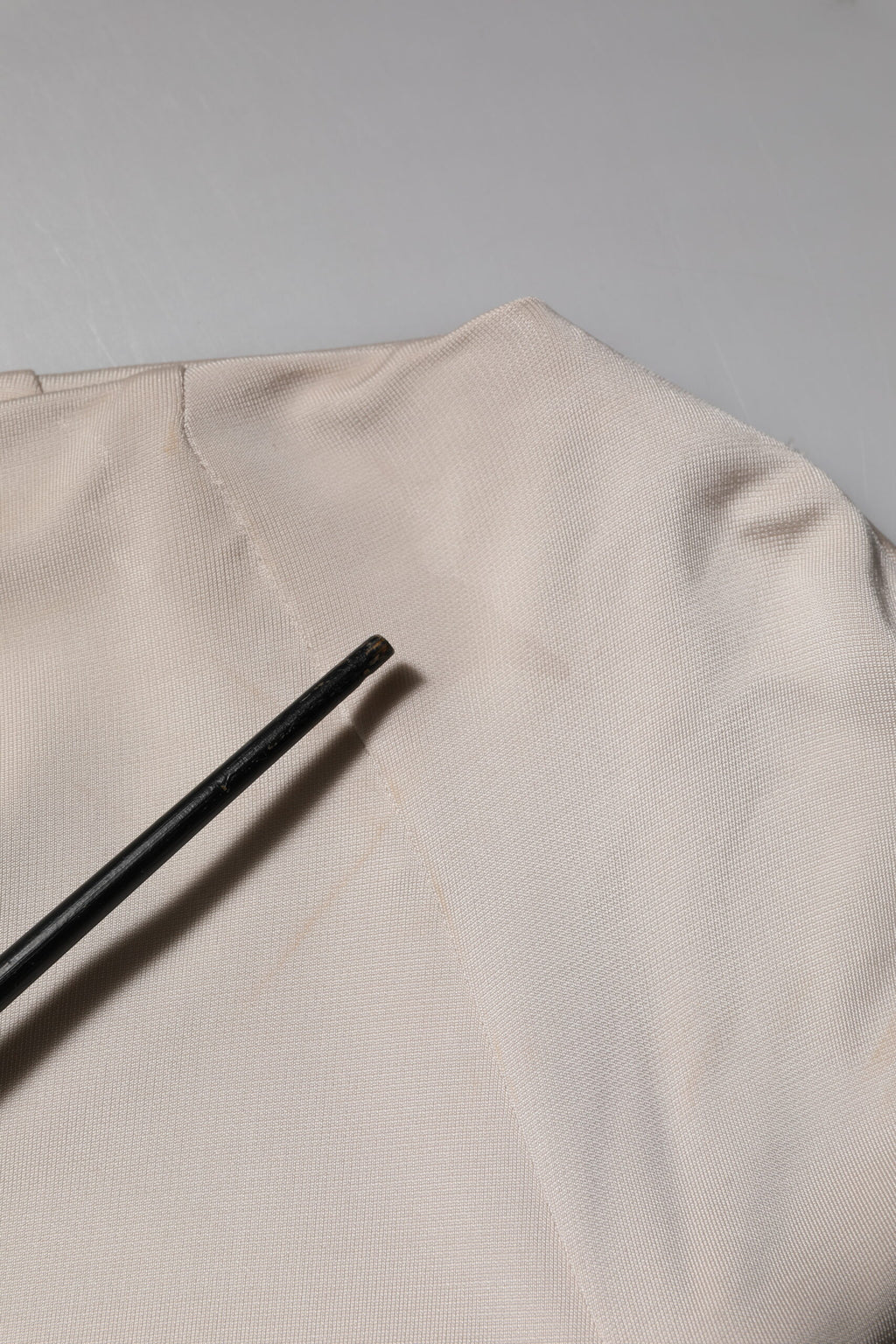 Roberto Cavalli Elfenbeinfarbenes Viskose-Etuikleid in Knielänge