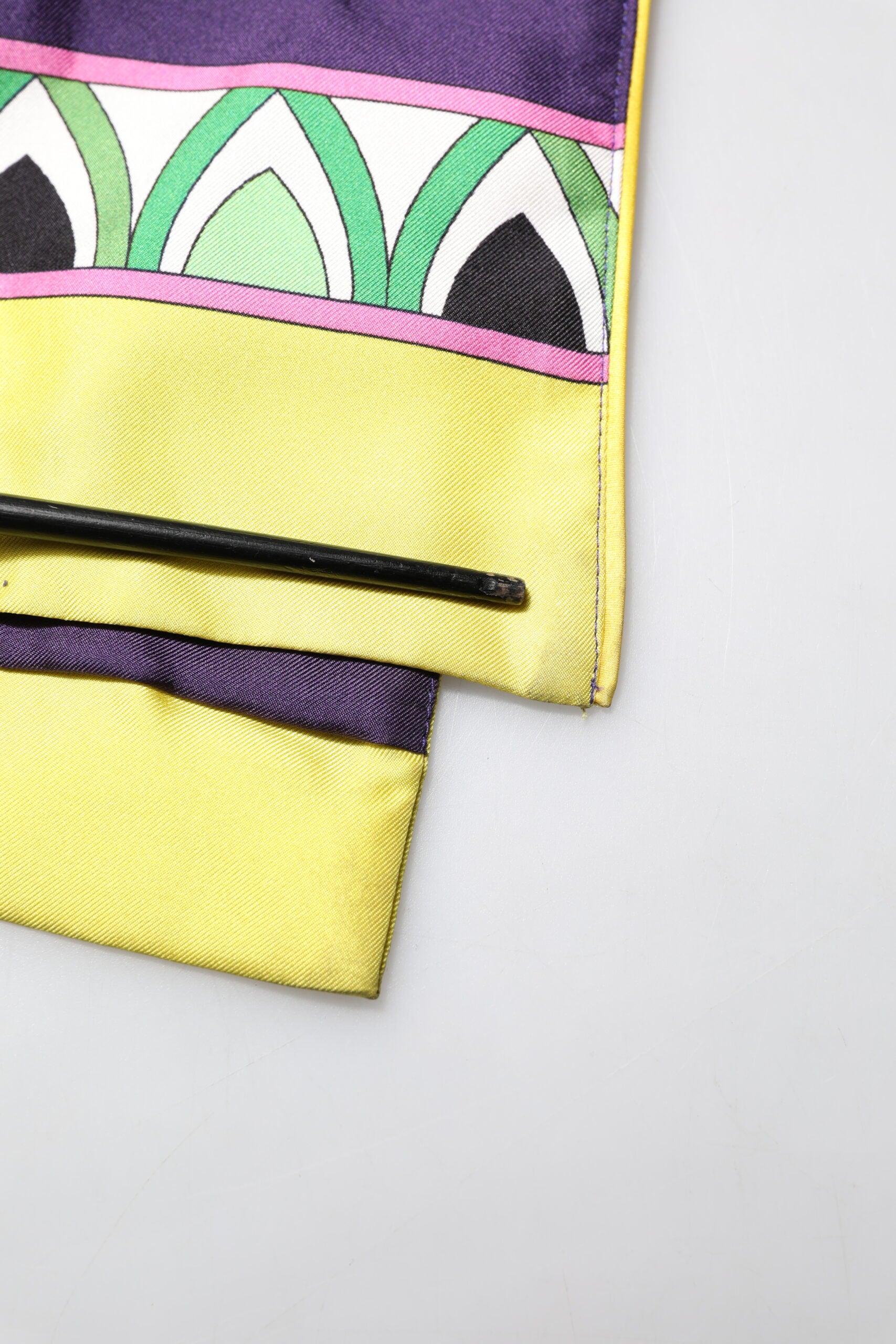 Dolce & Gabbana Blauer Seidenmantel mit Blumenmuster und langen Ärmeln zum Wickeln