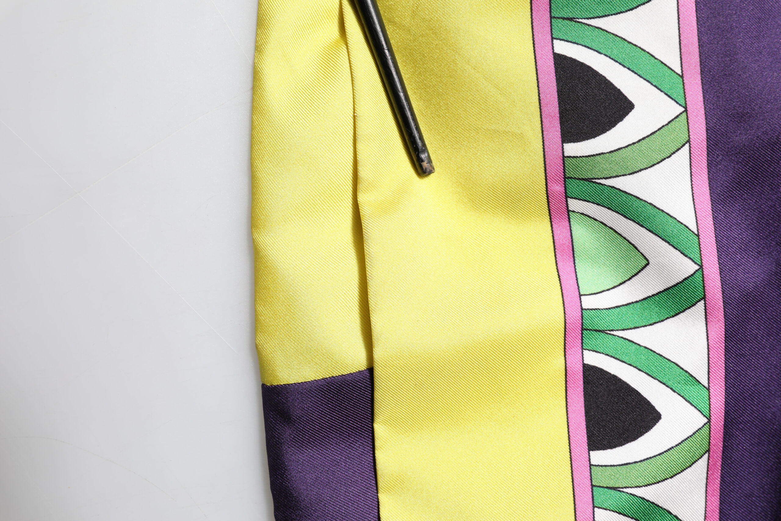 Dolce & Gabbana Blauer Seidenmantel mit Blumenmuster und langen Ärmeln zum Wickeln