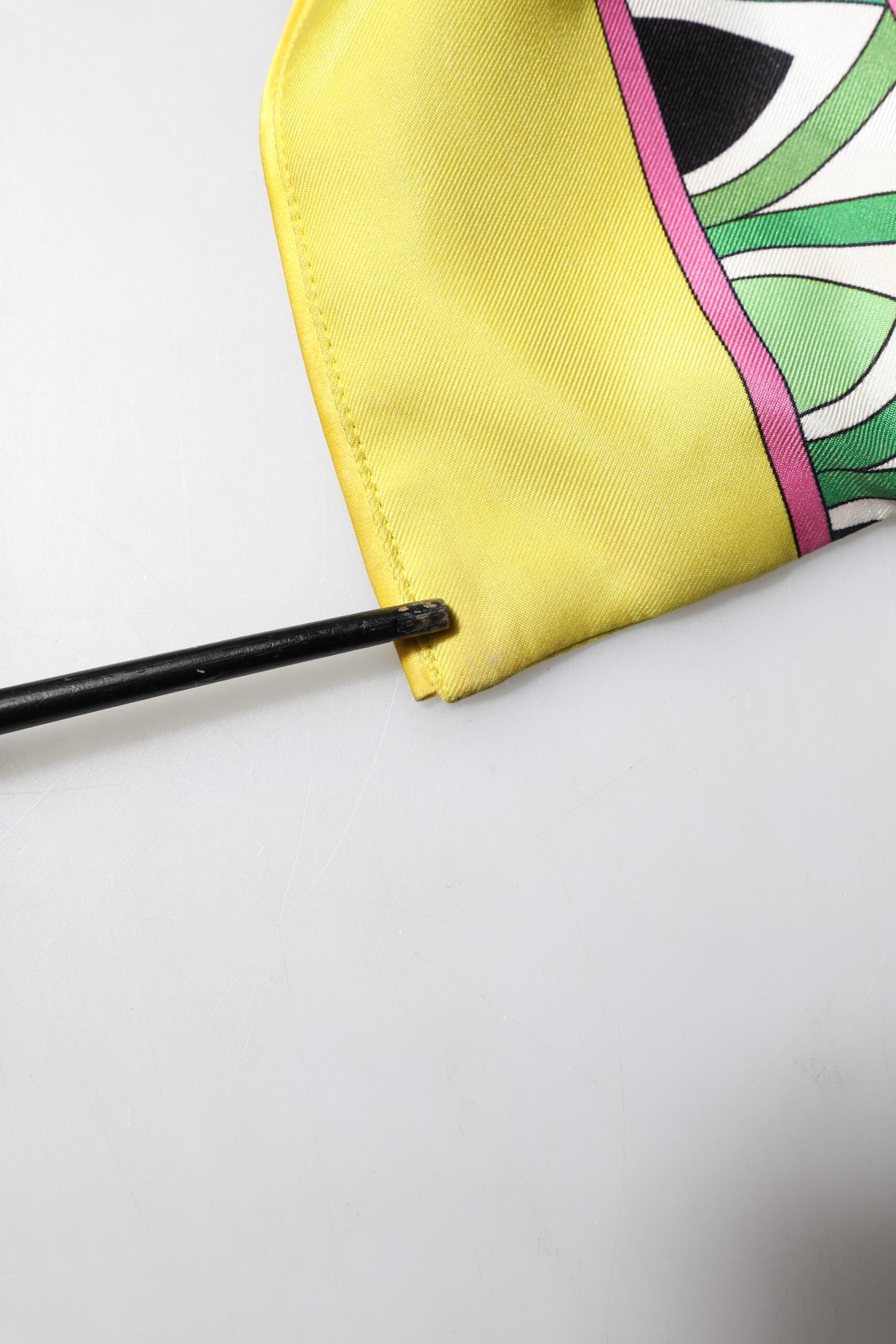 Dolce & Gabbana Blauer Seidenmantel mit Blumenmuster und langen Ärmeln zum Wickeln