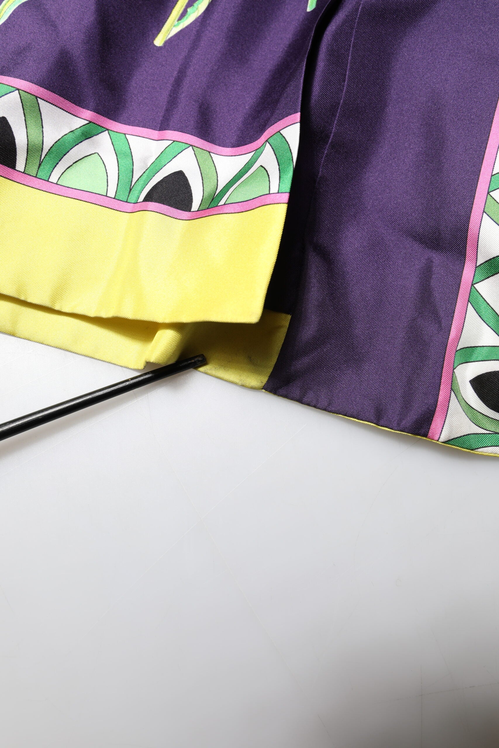 Dolce & Gabbana Blauer Seidenmantel mit Blumenmuster und langen Ärmeln zum Wickeln