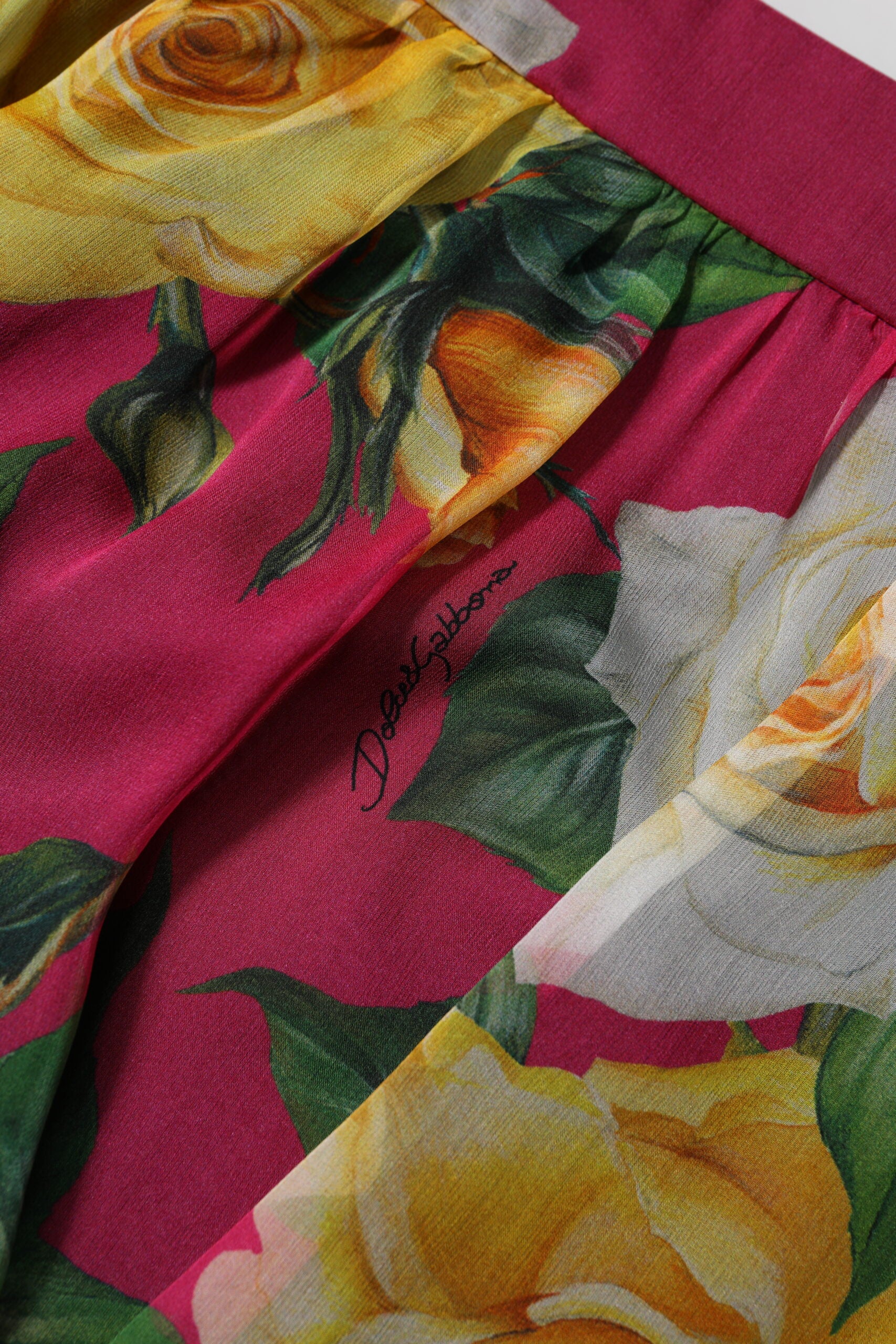 Dolce & Gabbana Rote Blumen hohe Taille Frauen Hot Pants Shorts
