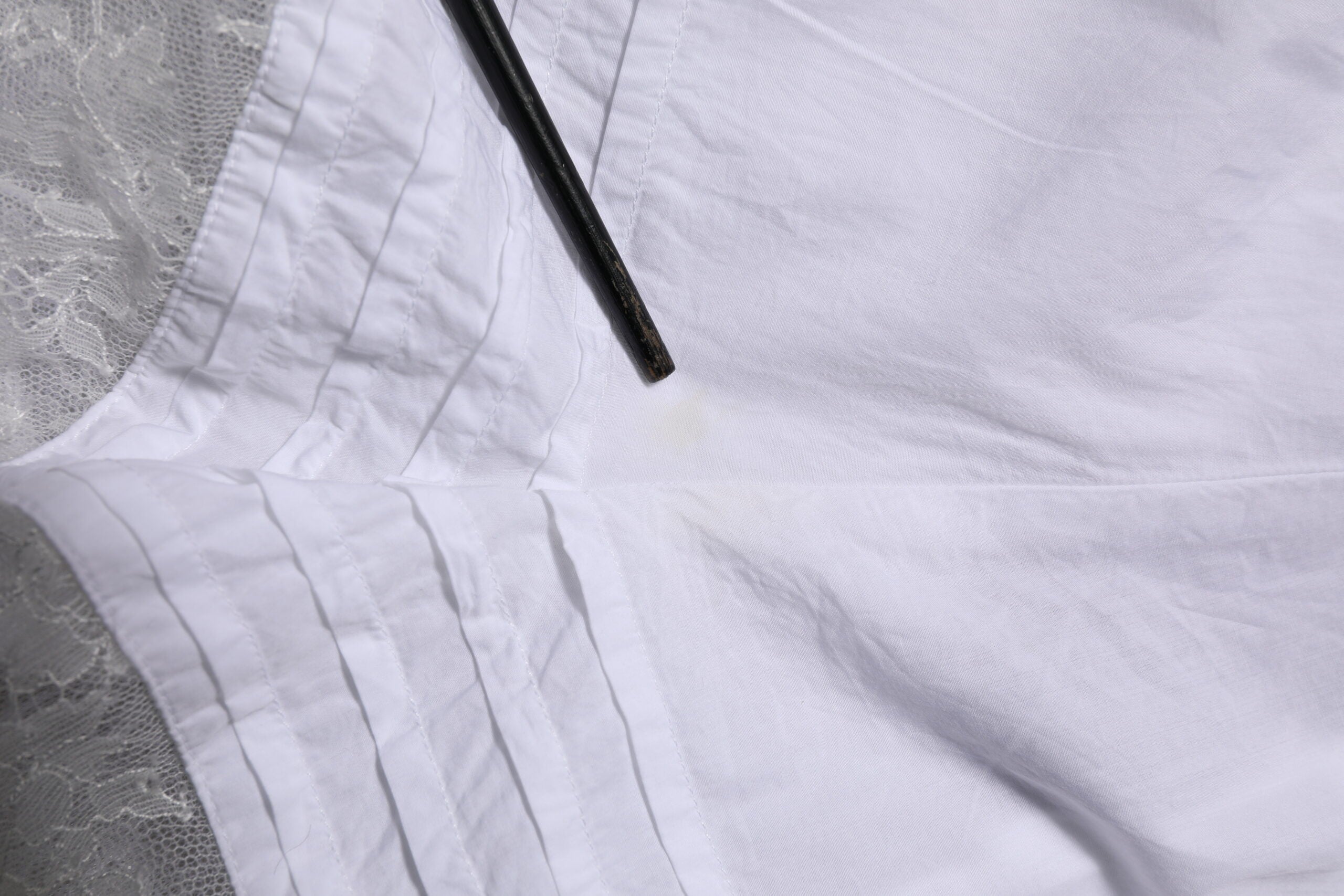 Dolce & Gabbana Weiße Shorts aus Baumwolle mit Spitzenbesatz und hoher Taille