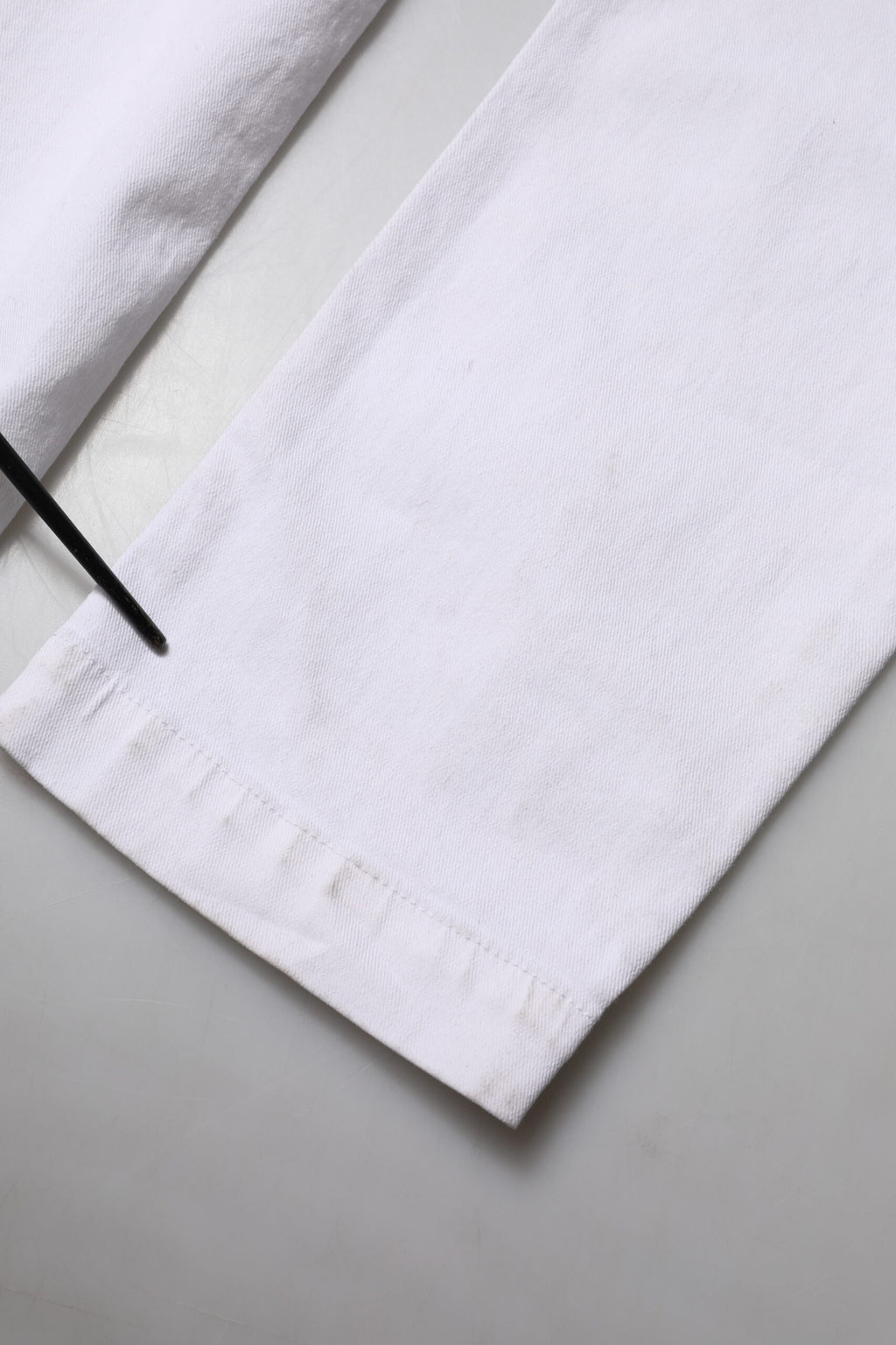 Dolce & Gabbana Weiße Denim-Jeans mit Blumenstickerei GIRLY