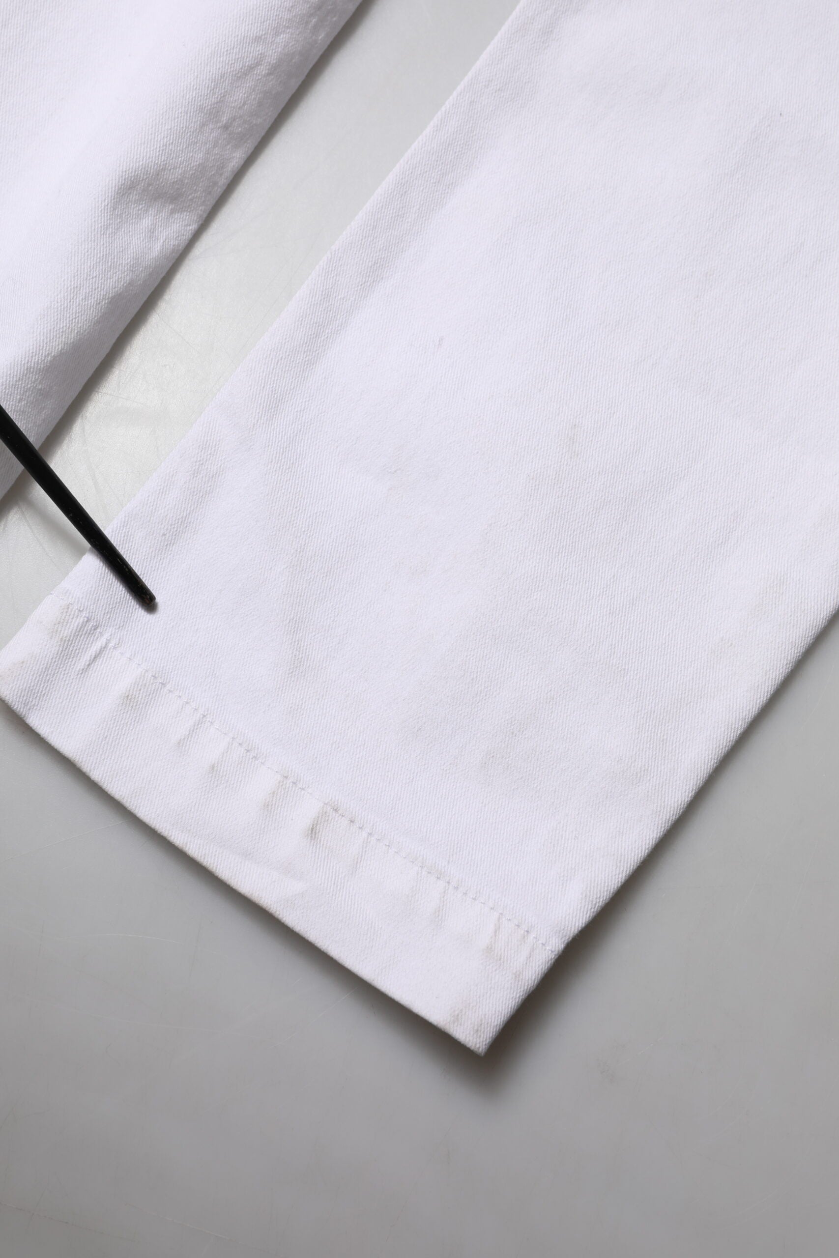 Dolce & Gabbana Weiße Denim-Jeans mit Blumenstickerei GIRLY