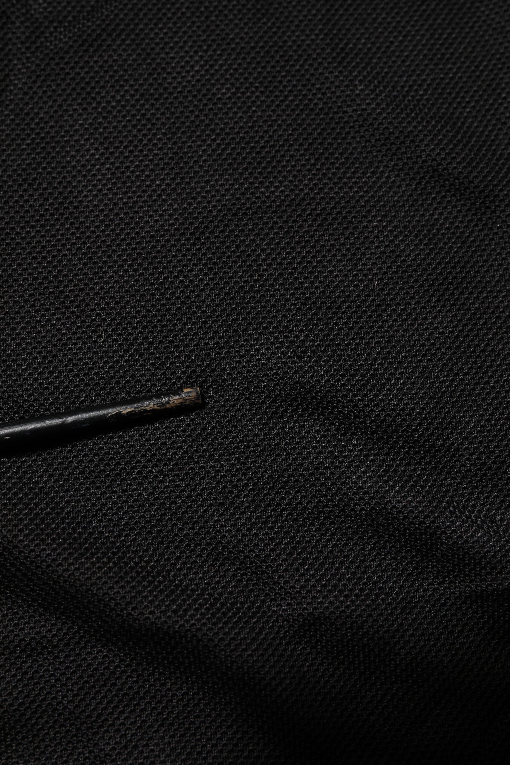 Dolce & Gabbana Schwarzes DG Seide V-Ausschnitt Polo-Shirt mit Kragen für Männer