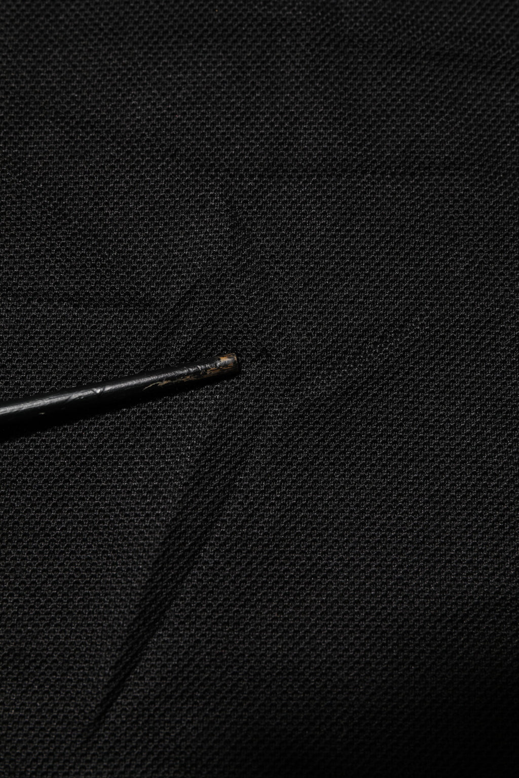 Dolce & Gabbana Schwarzes DG Seide V-Ausschnitt Polo-Shirt mit Kragen für Männer