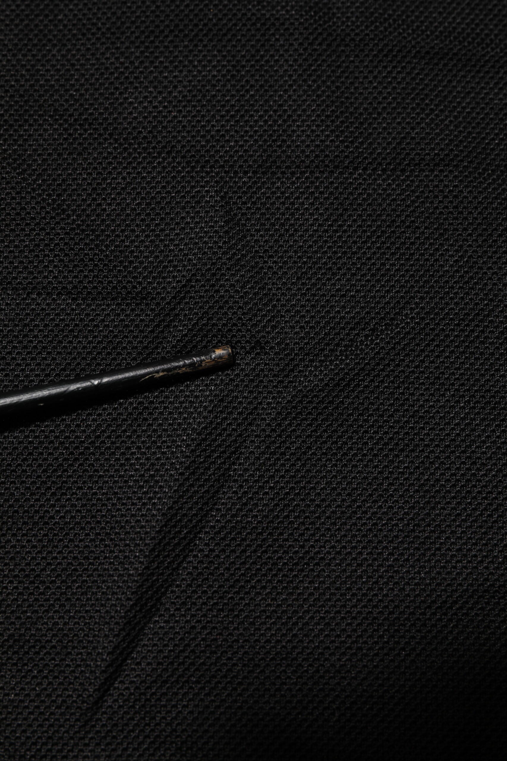 Dolce & Gabbana Schwarzes DG Seide V-Ausschnitt Polo-Shirt mit Kragen für Männer