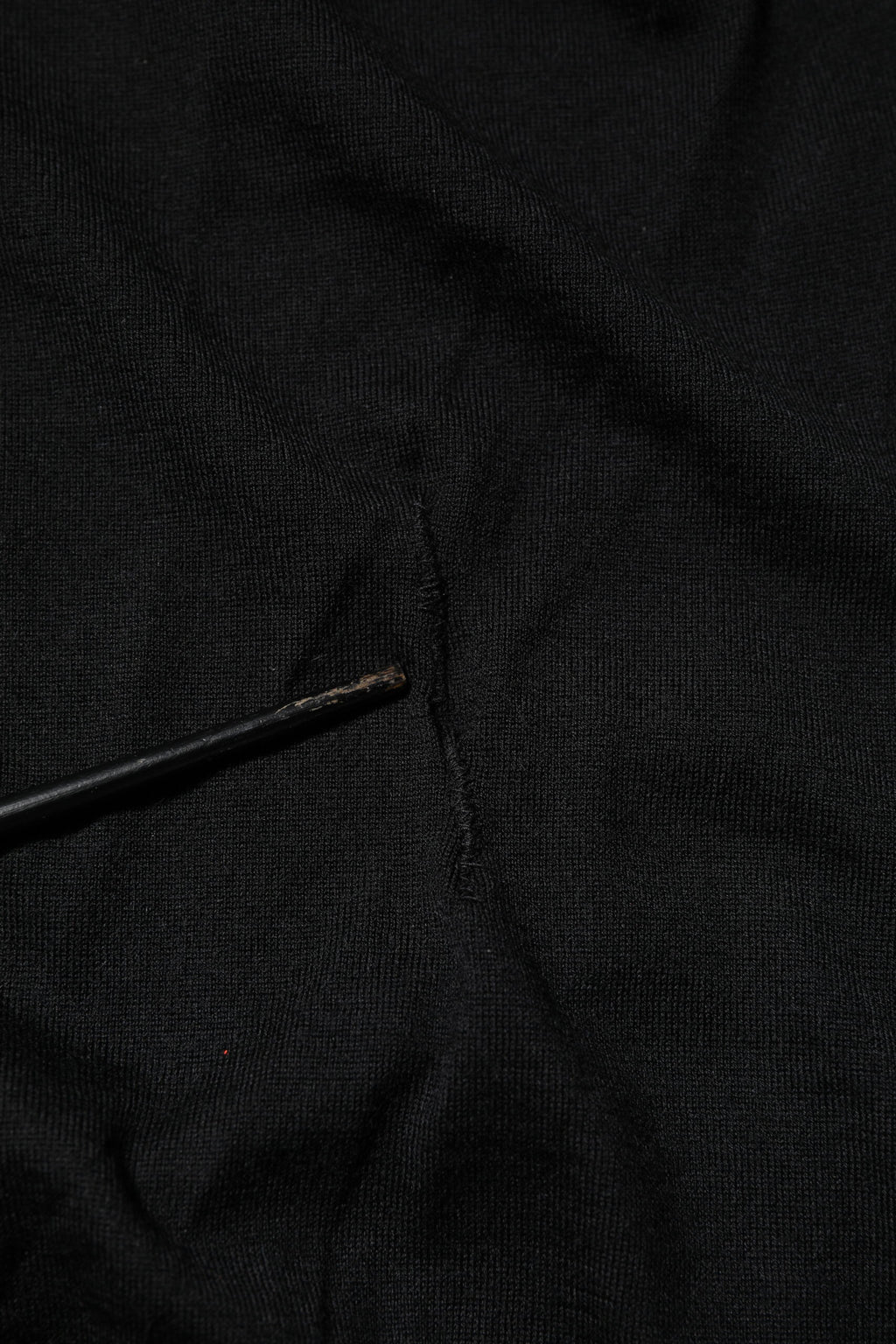 Dolce & Gabbana Schwarzes Kaschmir-T-Shirt mit V-Ausschnitt und langen Ärmeln