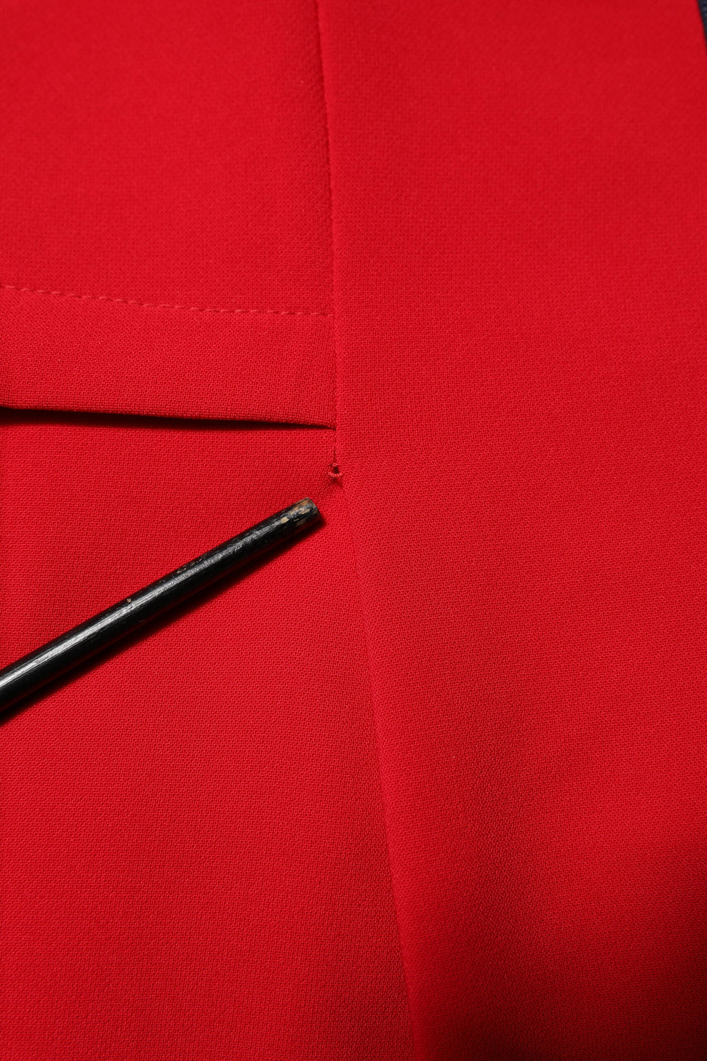 Armani Exchange Rotes Etuikleid mit langen Ärmeln über dem Knie