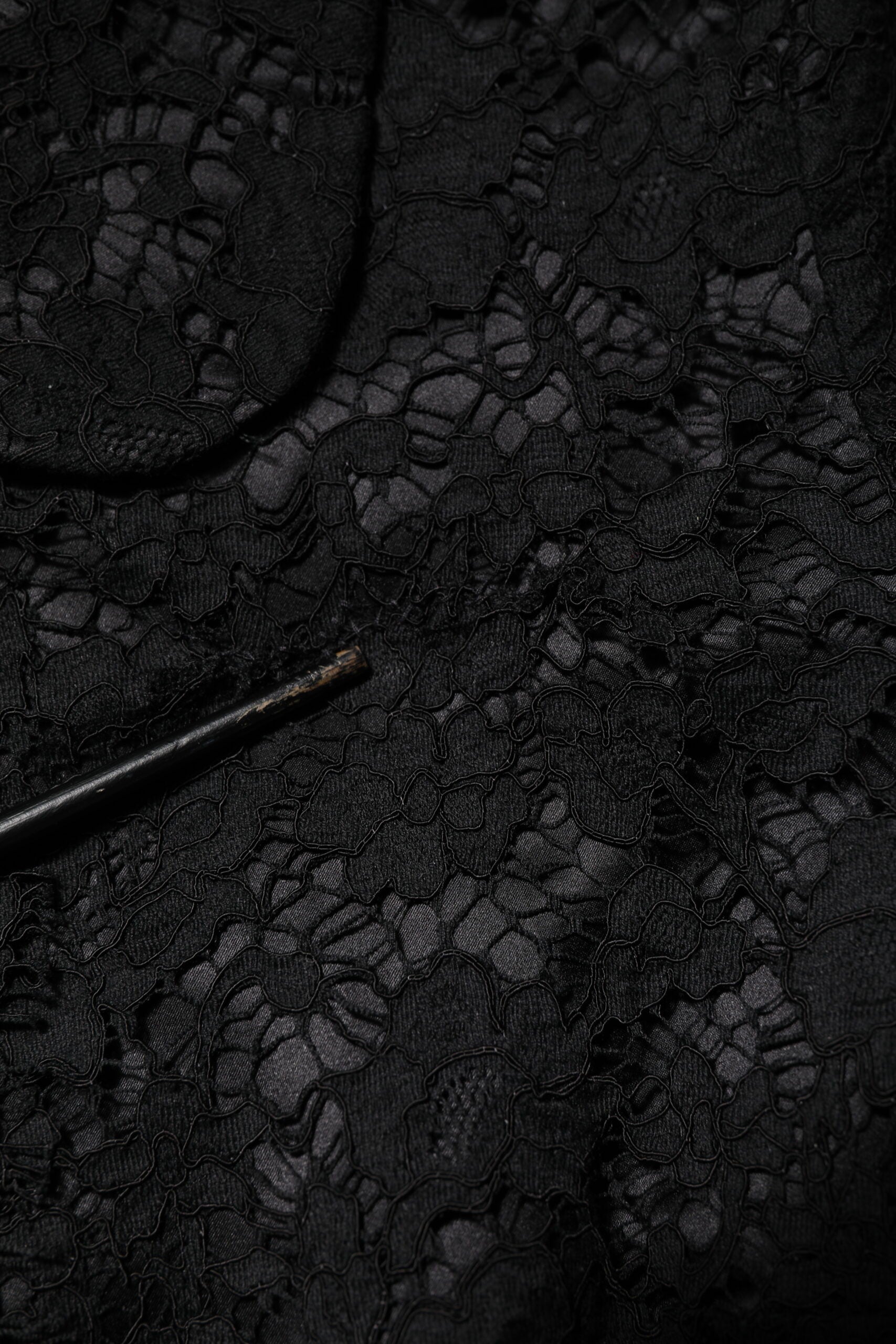 Dolce & Gabbana Schwarze Jacke mit geblümter Spitze aus Baumwolle mit Kragen