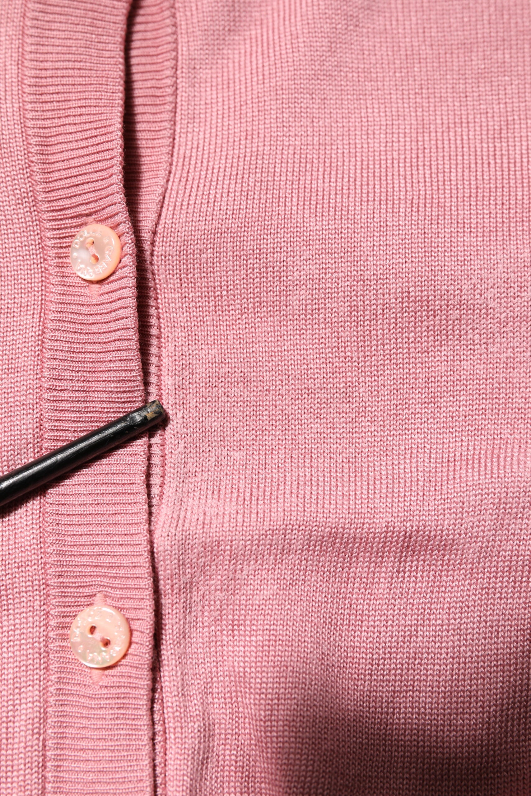 Dolce & Gabbana Rosa Seidenstrickjacke mit Rundhalsausschnitt