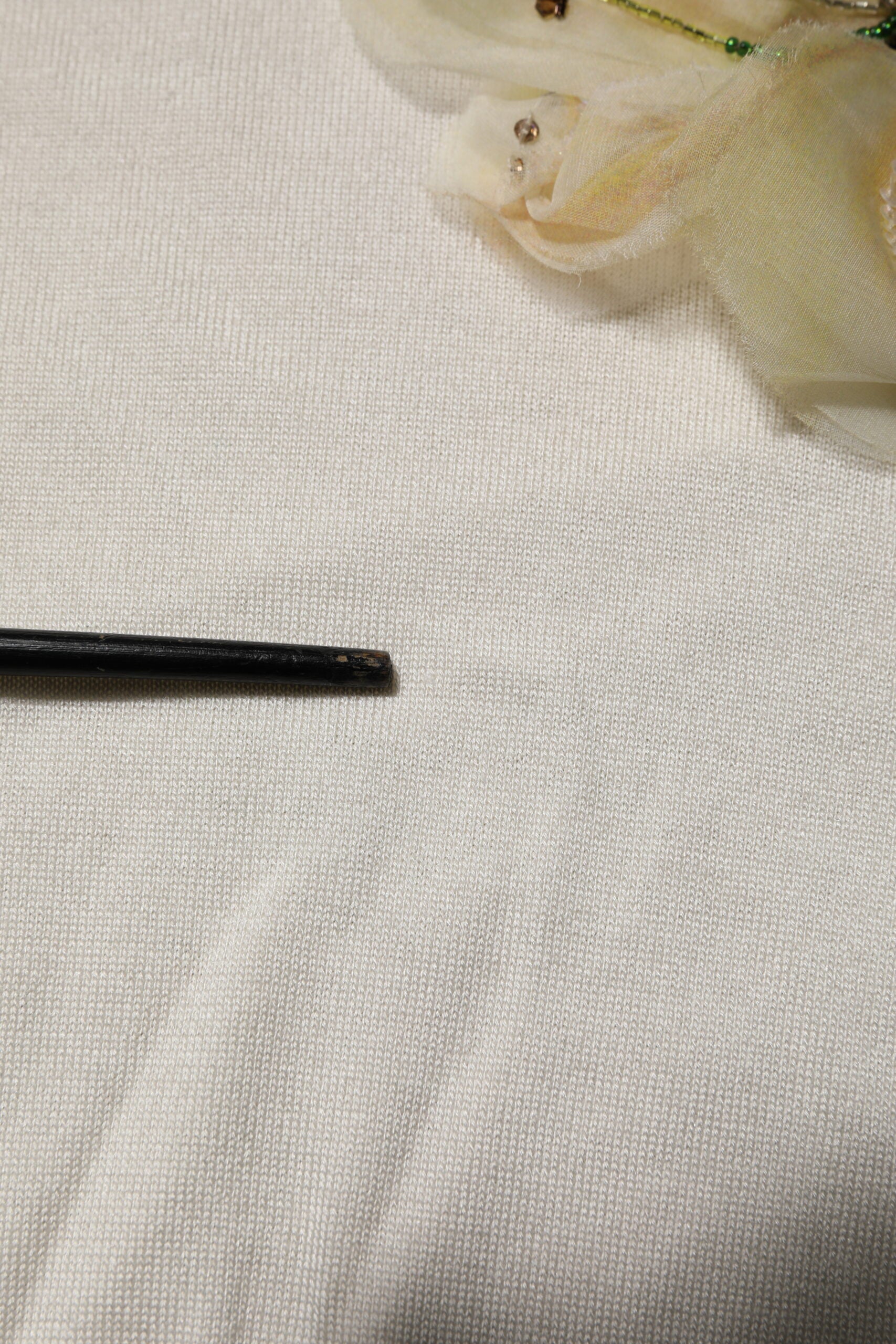 Dolce & Gabbana Weißer Seidenlilien-Pullover mit Verzierungen