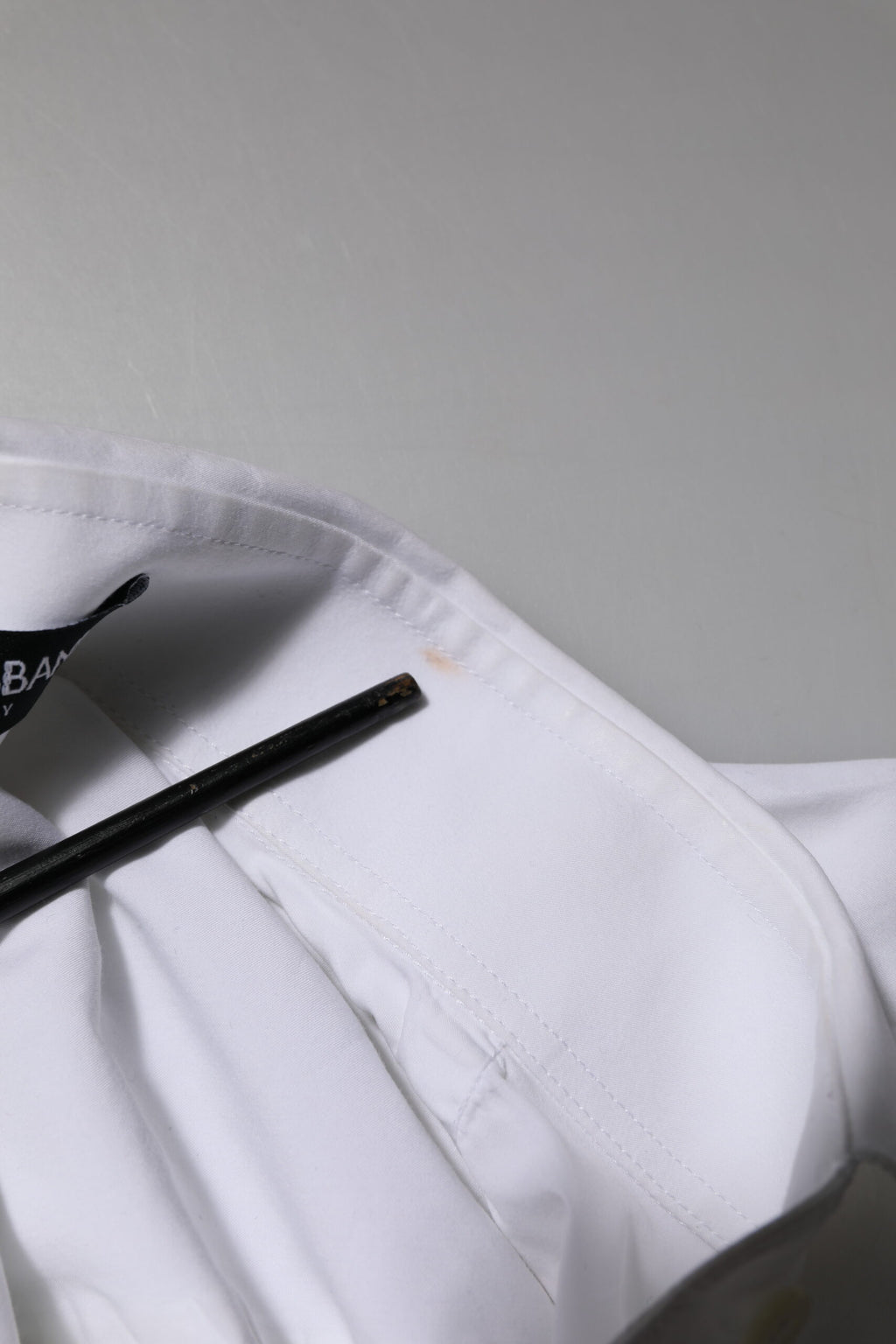 Dolce & Gabbana Weißes Hemd mit Rosenstickerei und Kragen