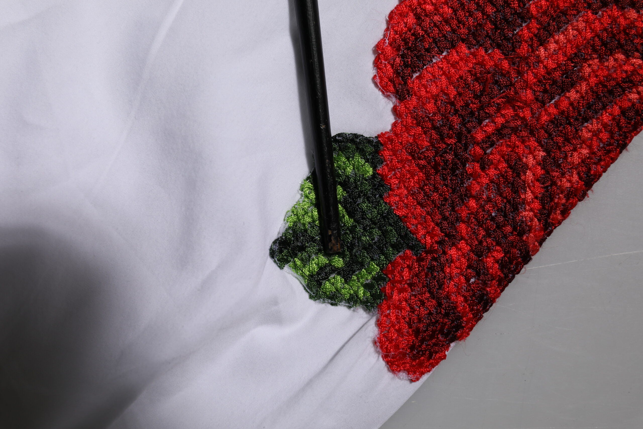 Dolce & Gabbana Weißes Hemd mit Rosenstickerei und Kragen