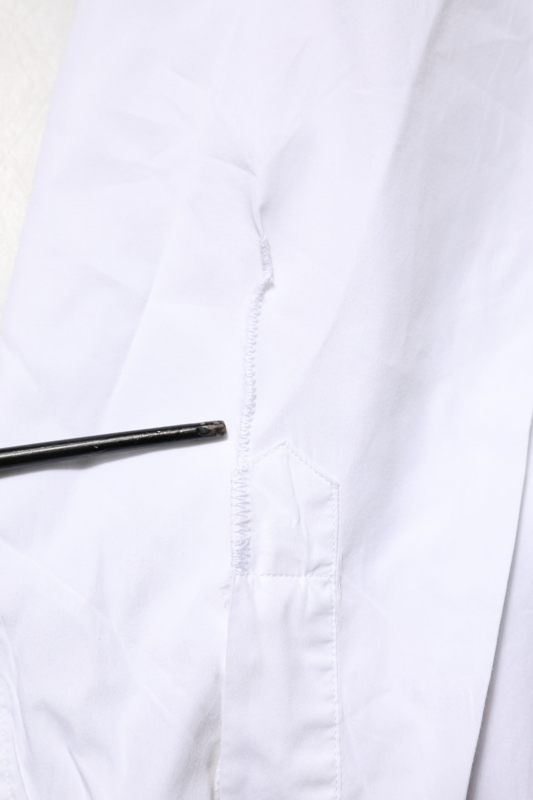 Dolce & Gabbana Weißes Hemd mit Rosenstickerei und Kragen