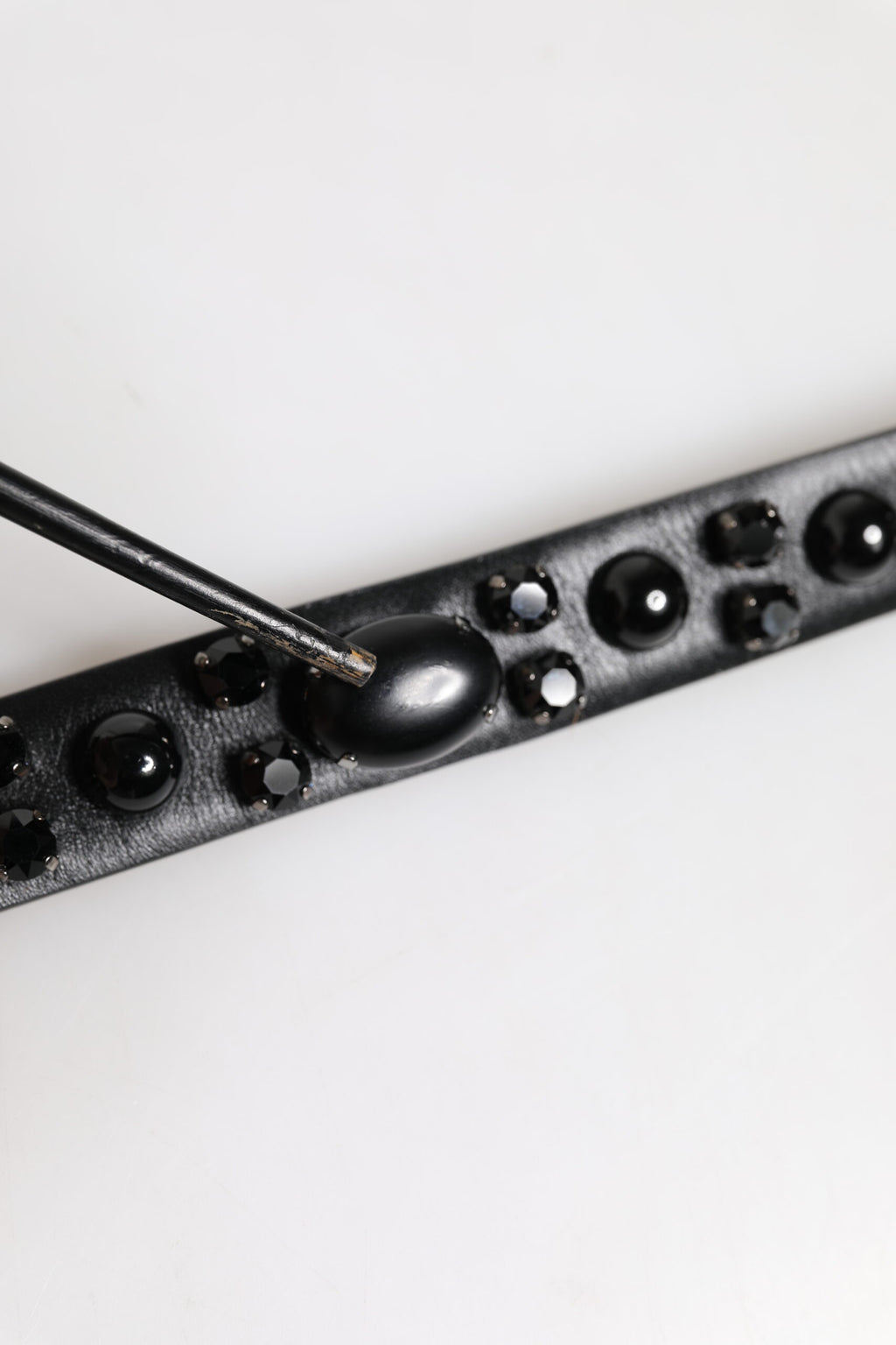 Dolce & Gabbana Schwarzer Nietengürtel aus Leder mit Metall-Logo-Schnalle