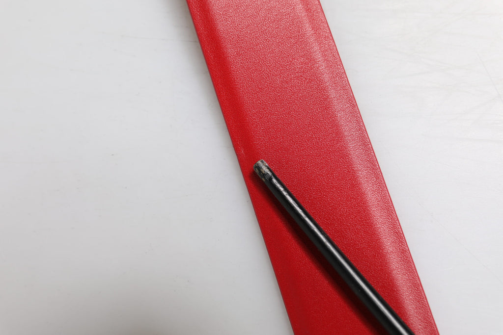 Dolce & Gabbana Roter Kalbsledergürtel mit verzierter Metallschnalle