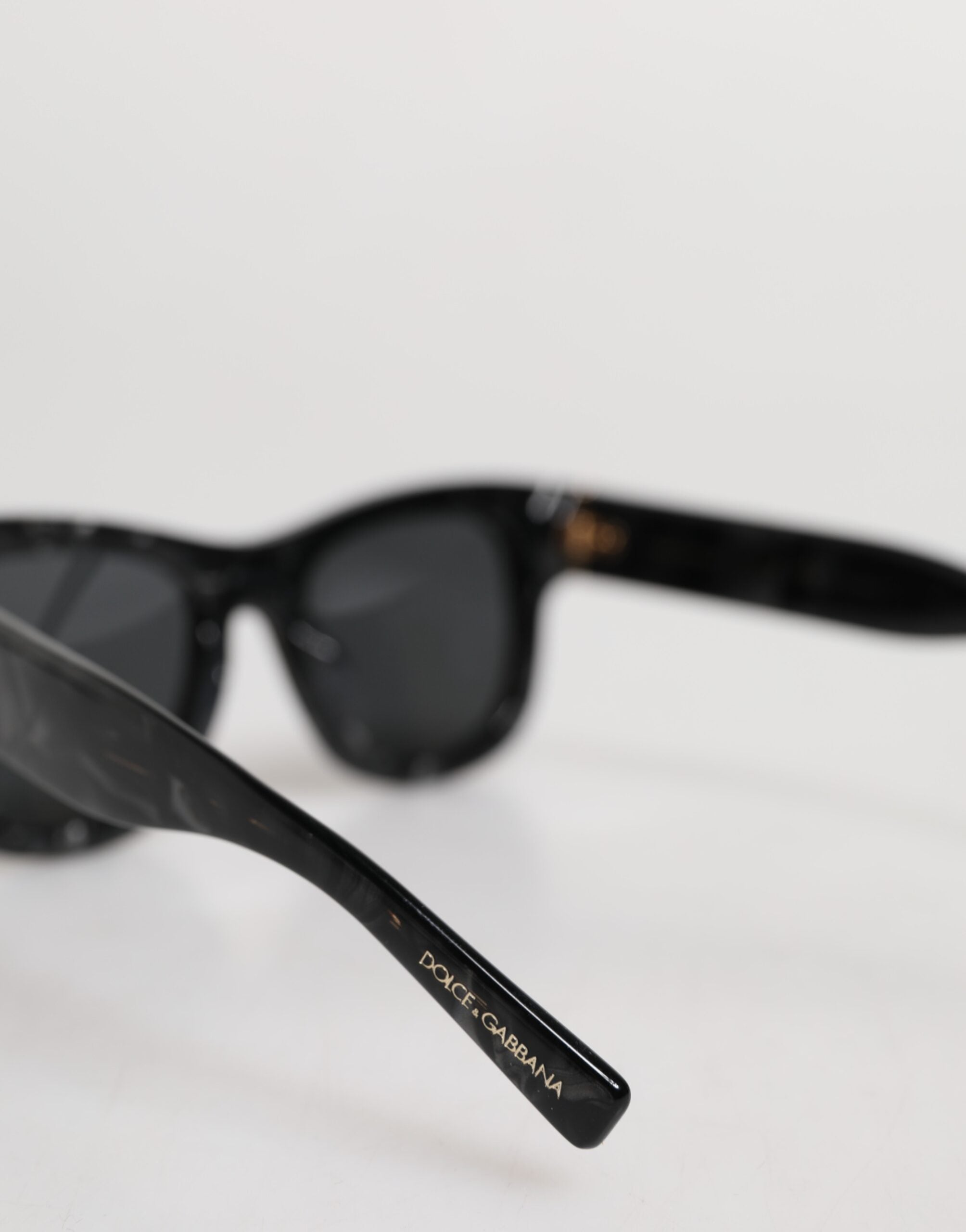 Dolce & Gabbana Perlweißes Acetatgestell Domenico Deep Shades Sonnenbrille