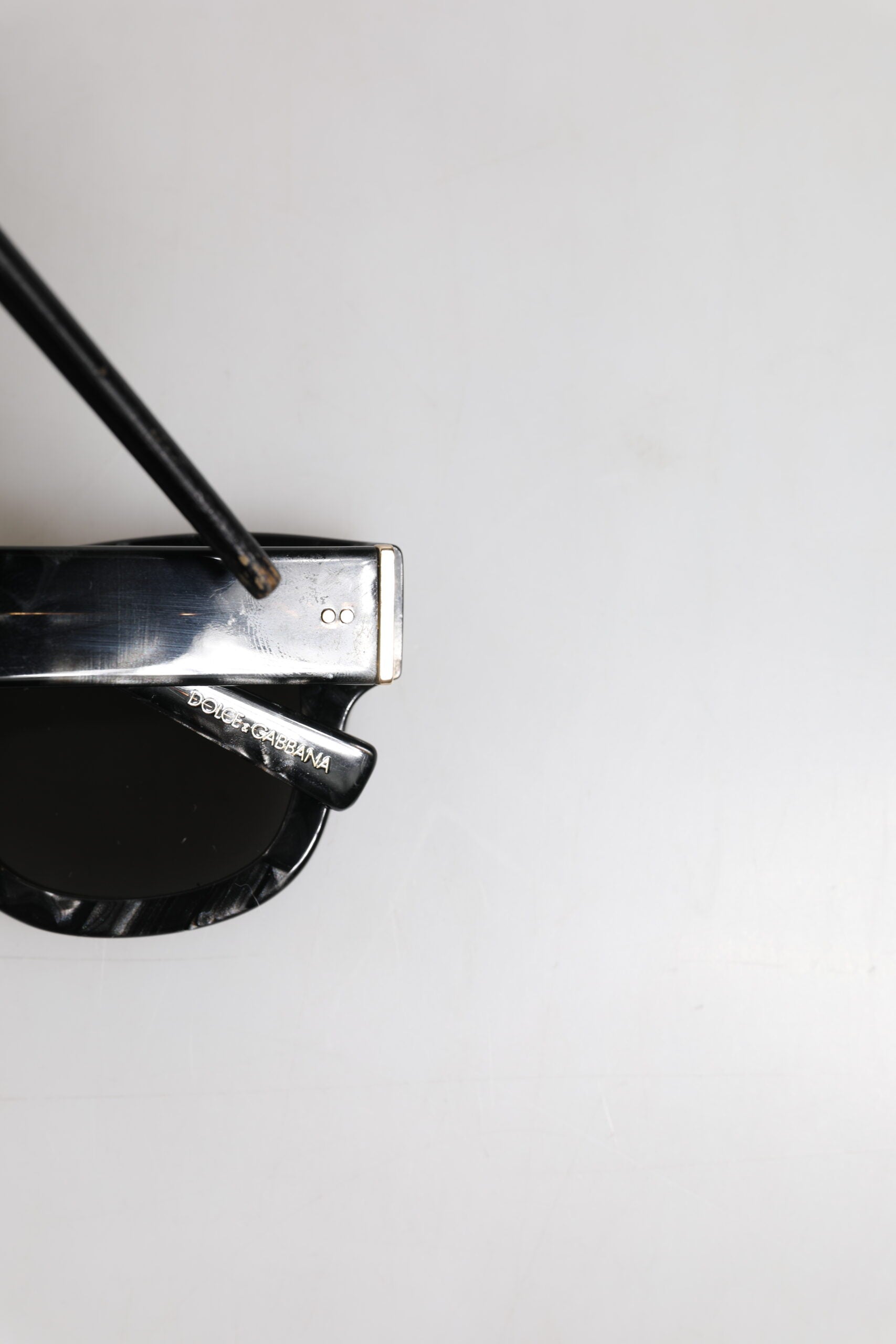 Dolce & Gabbana Perlweißes Acetatgestell Domenico Shade Sonnenbrille