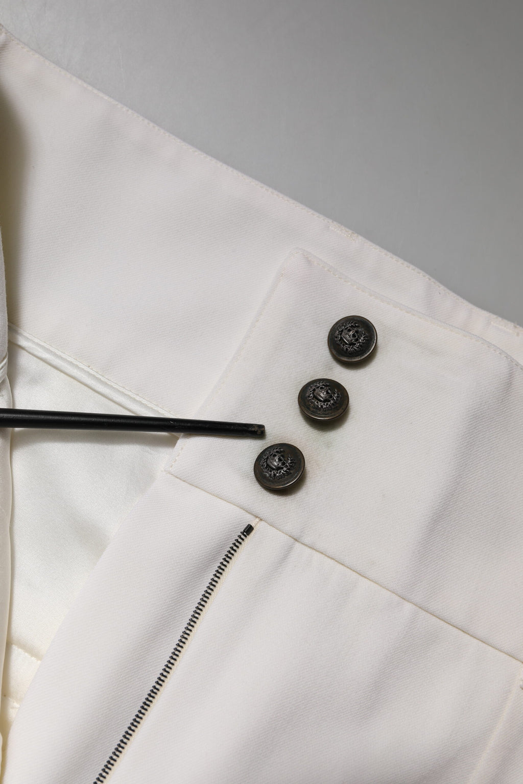 Dolce & Gabbana Weiße taillierte Hose aus Wolle mit hoher Taille