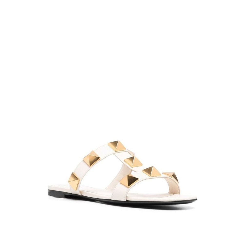 Valentino Garavani Flache Sandalen aus Leder mit römischen Nieten