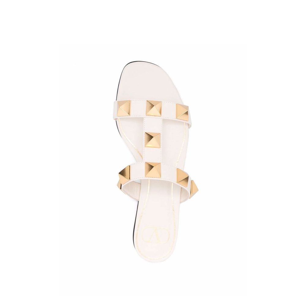 Valentino Garavani Flache Sandalen aus Leder mit römischen Nieten