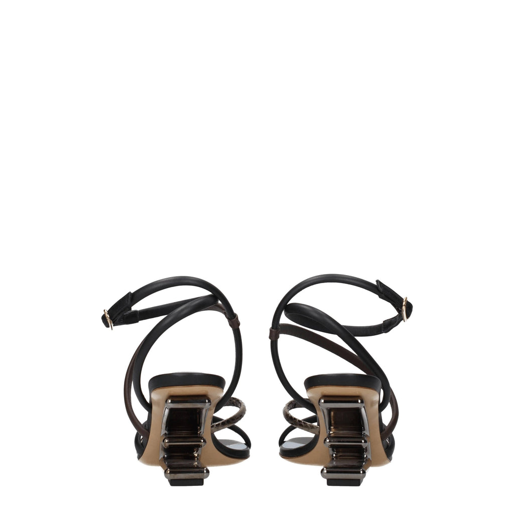 Fendi Flache Sandalen aus Leder in verschiedenen Farben