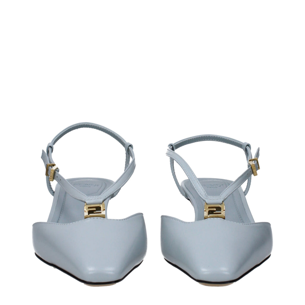 Fendi Flache Sandalen aus Leder in Hellblau