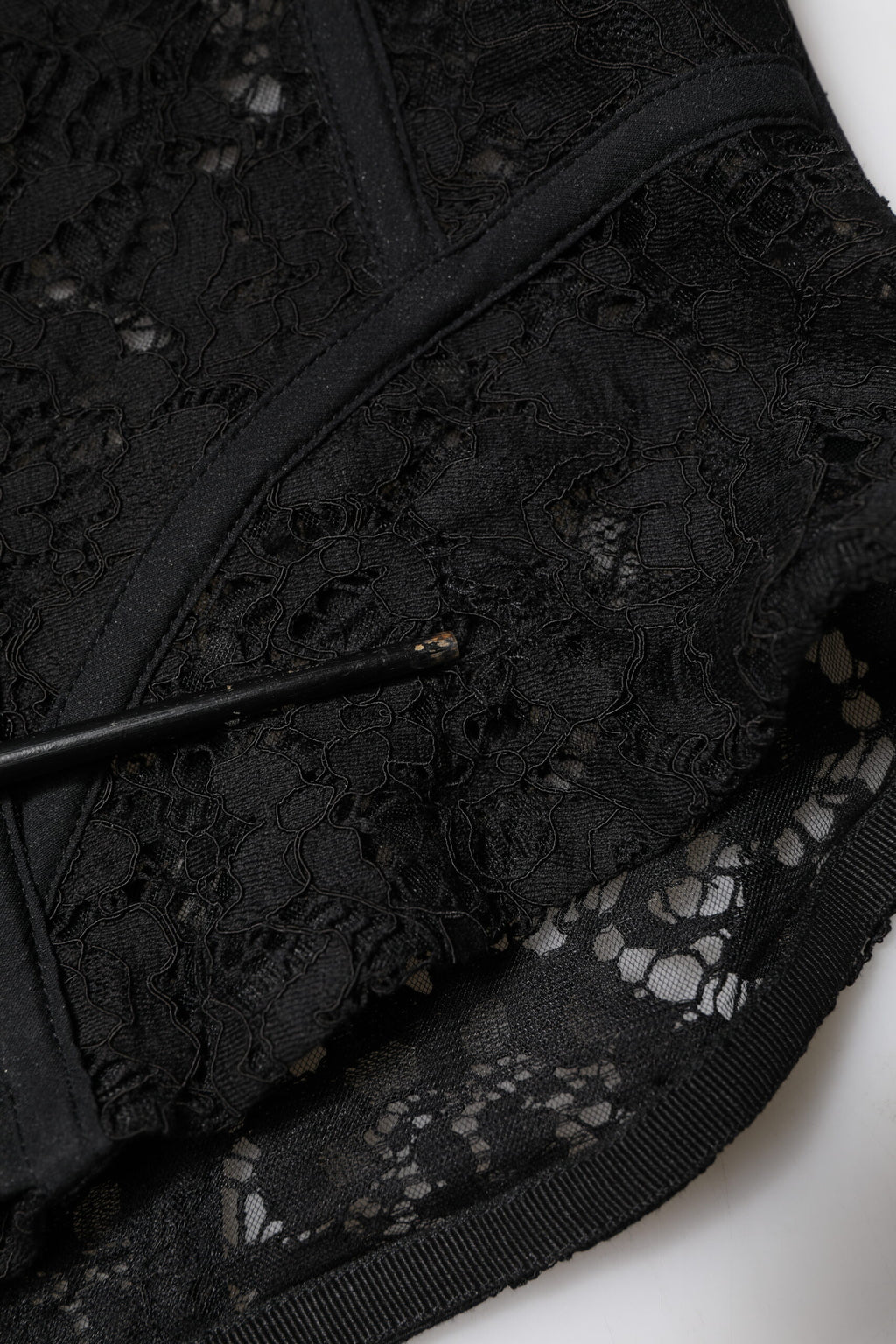 Dolce & Gabbana Schwarzes trägerloses Bustier mit floraler Spitze und Cropped Top