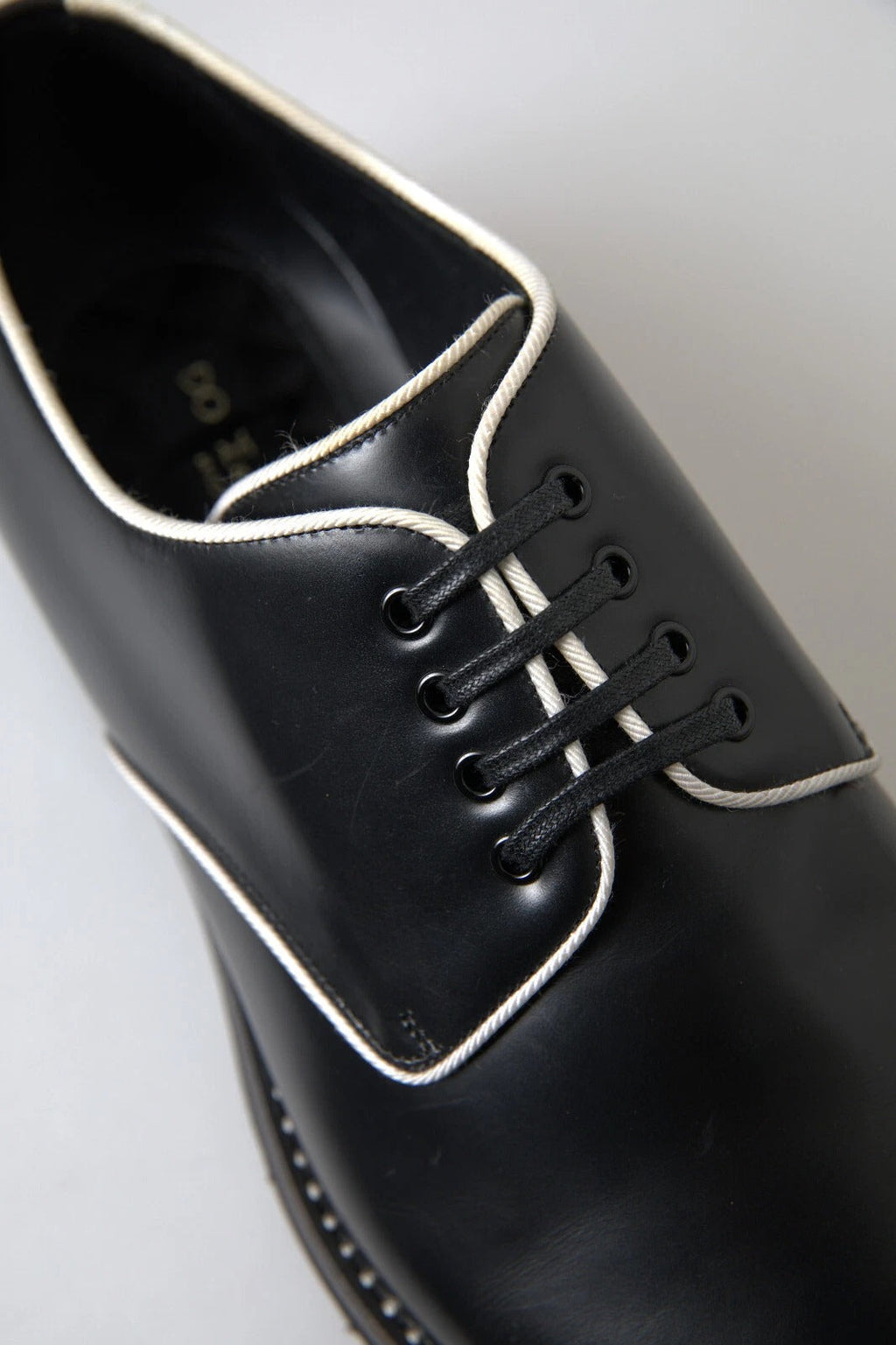 Dolce & Gabbana Schwarze weiße Lederschuhe für formelle Anlässe