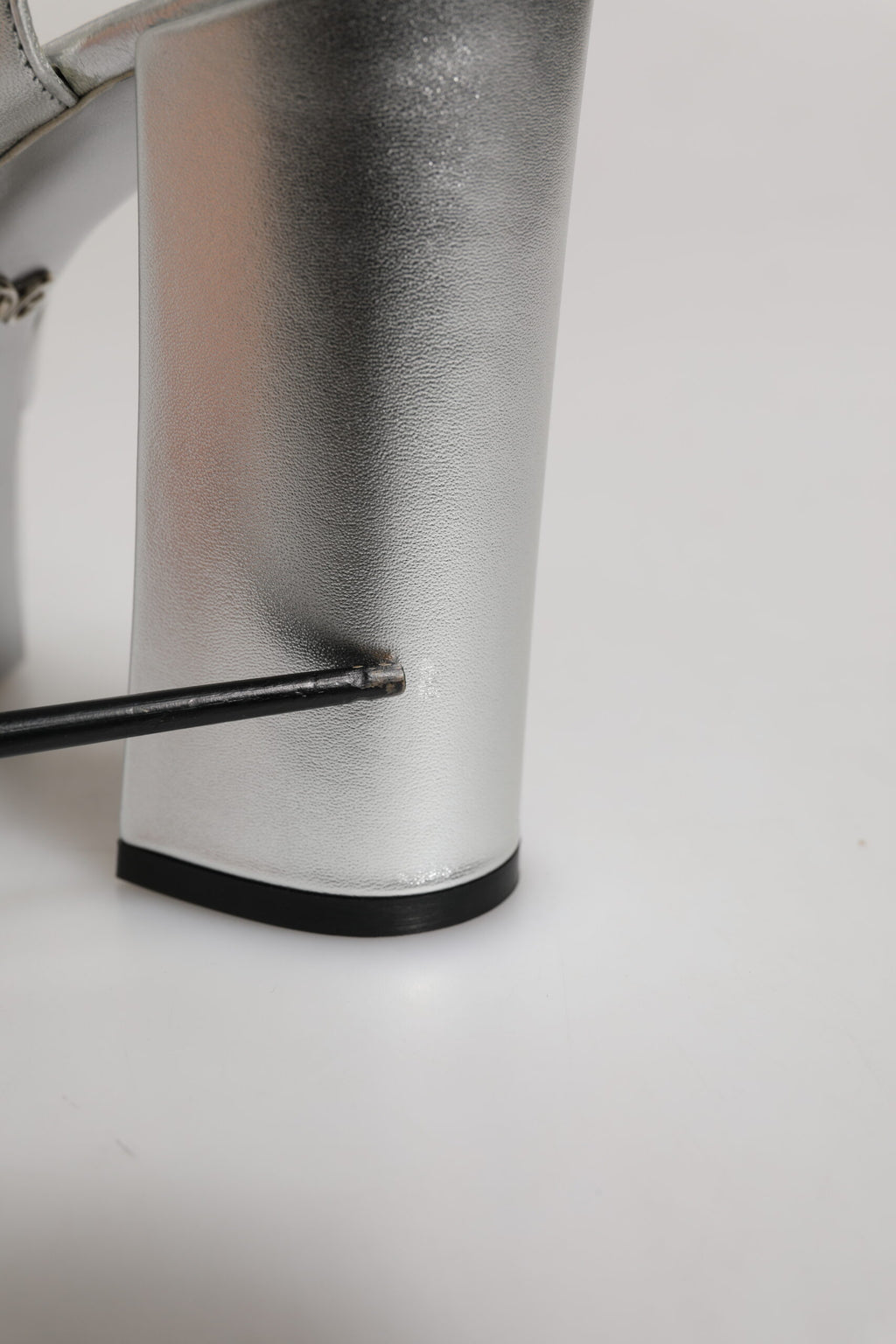 Dolce & Gabbana Silberne Logo-Knöchelriemen-Absätze Sandalen Schuhe