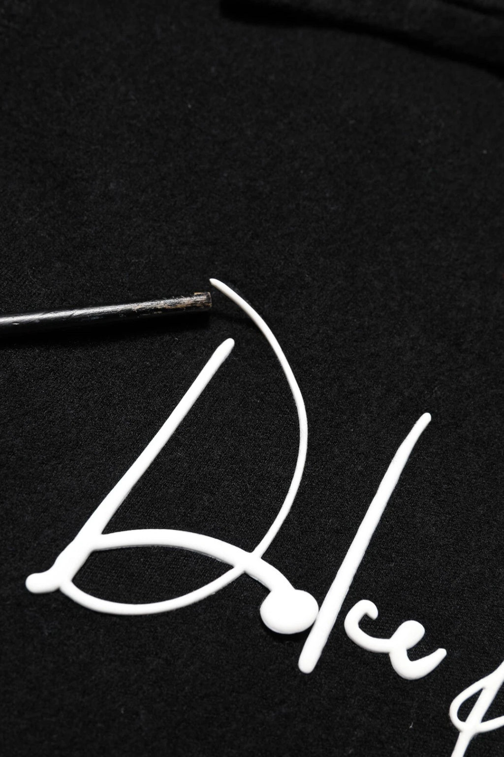 Dolce & Gabbana Schwarzes Sweatshirt mit Logodruck und Kapuze