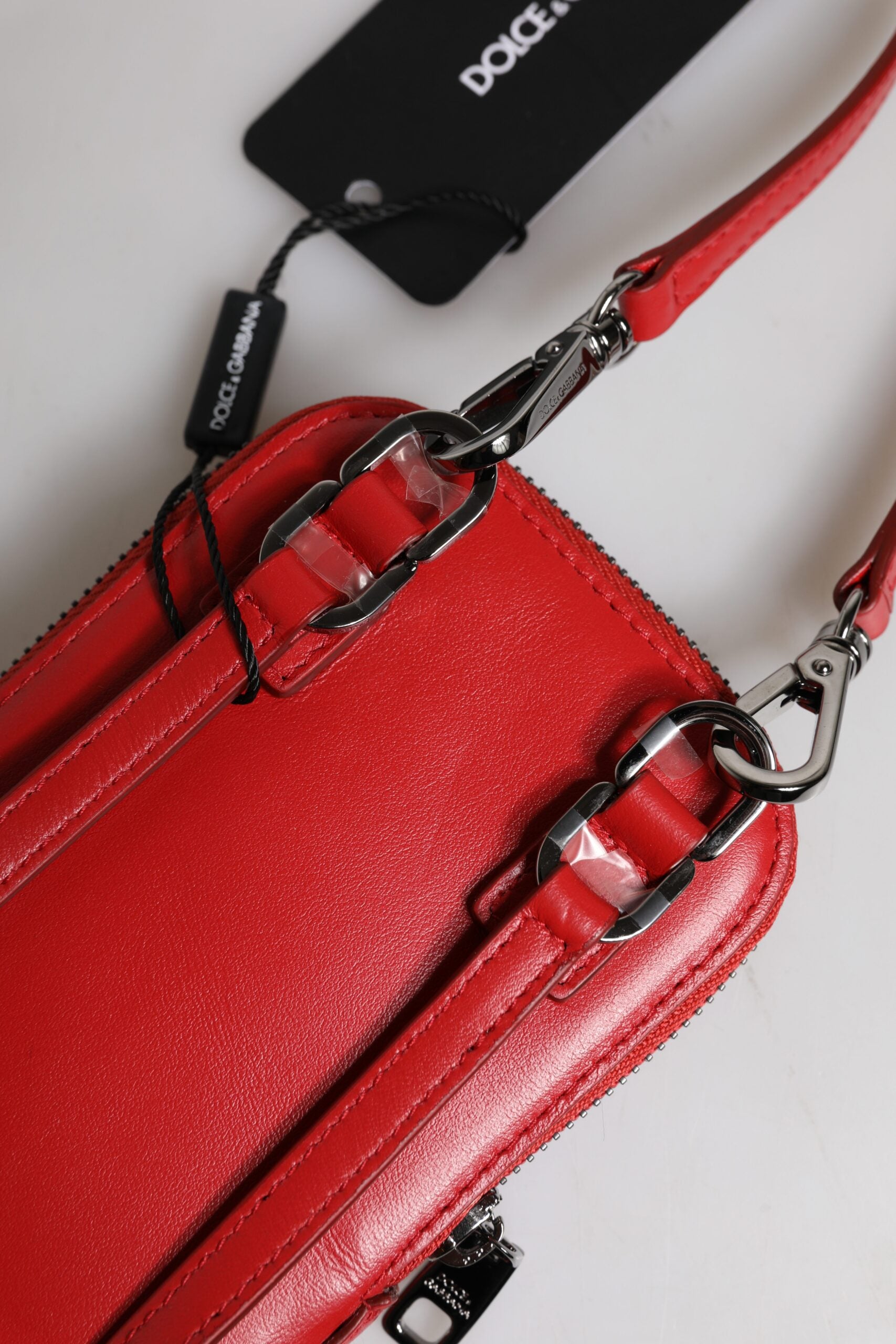 Dolce & Gabbana Rotes Leder Portemonnaie Telefon Sling Crossbody Neck Strap Tasche
