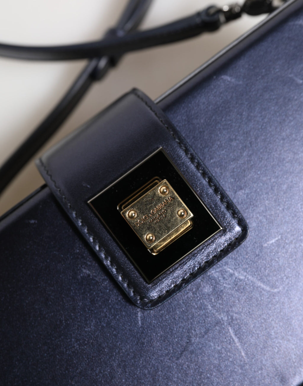 Dolce & Gabbana Blaue DG BOX Lammfell Leder Crossbody Strap Tasche