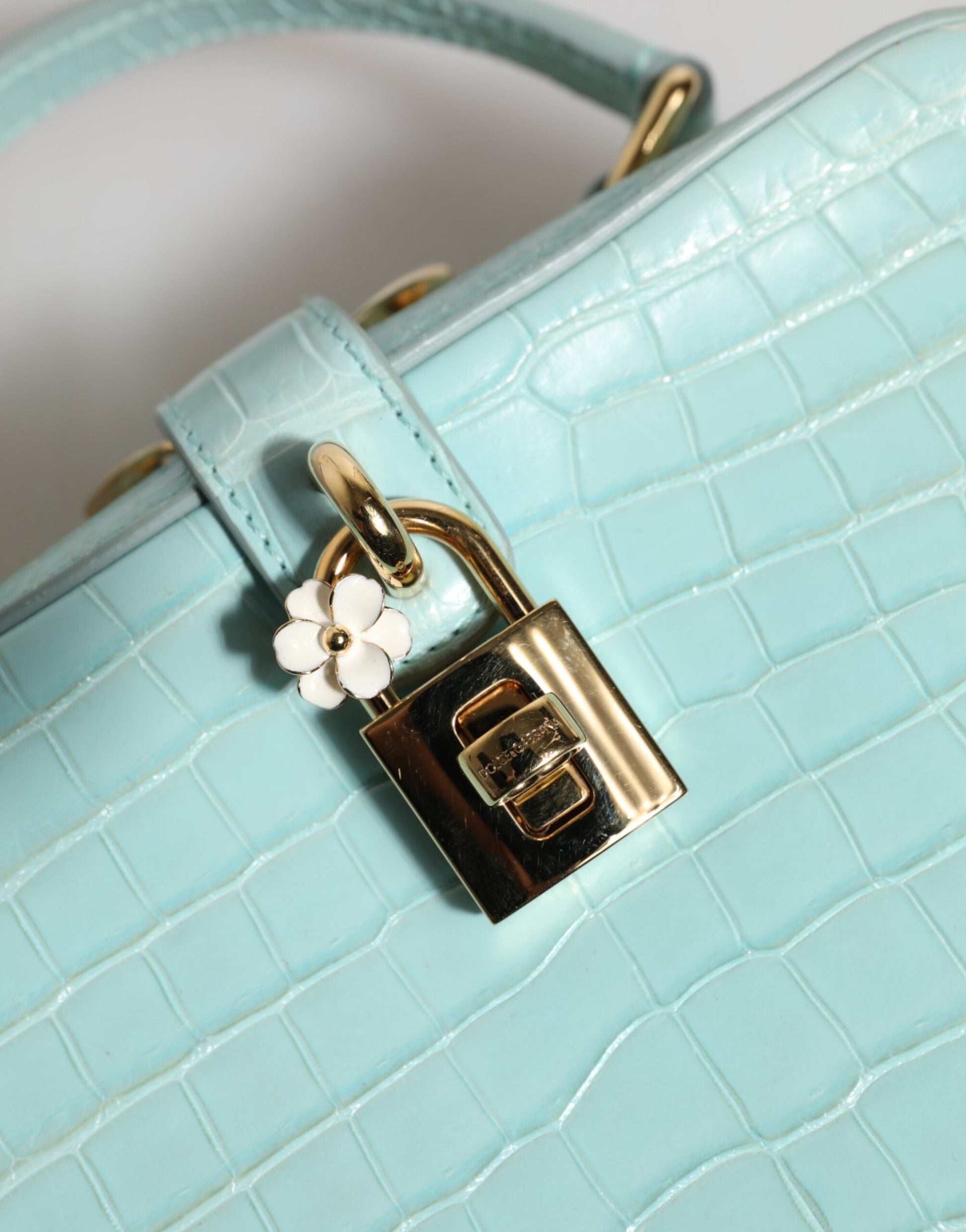 Dolce & Gabbana Mintgrüne Umhängetasche aus Leder mit geprägtem Vorhängeschloss