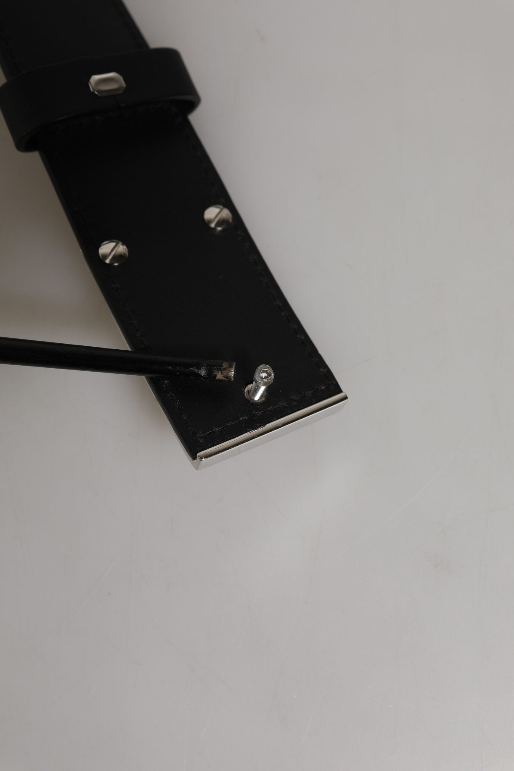 Dolce & Gabbana Schwarzer Leder-Gürtel mit klassischer Metall-Logo-Schnalle