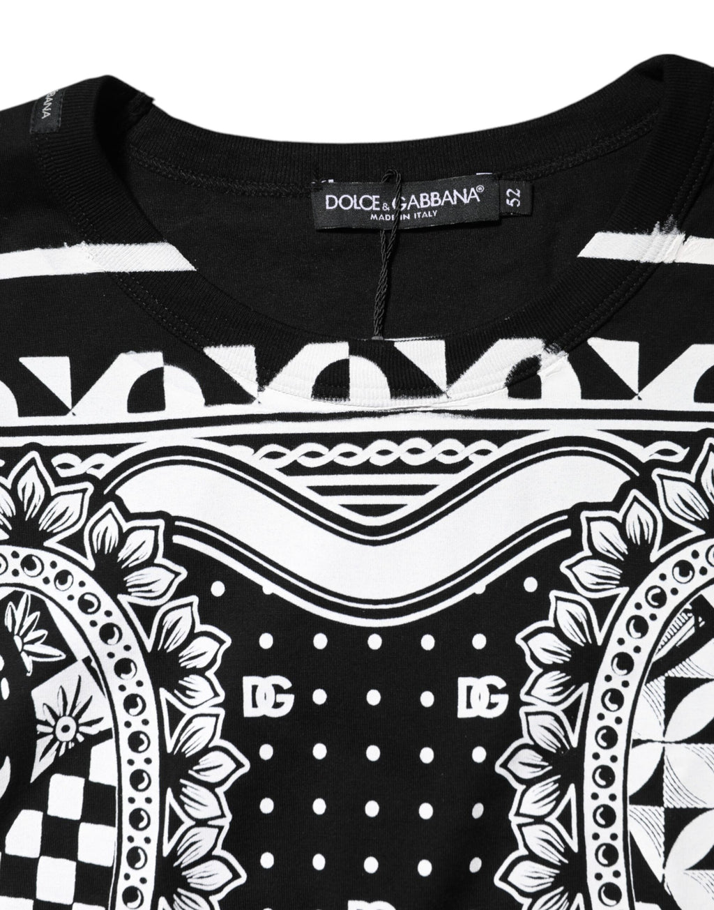 Dolce & Gabbana Schwarzes T-Shirt mit Rundhalsausschnitt aus Baumwolle mit Bandana-Druck