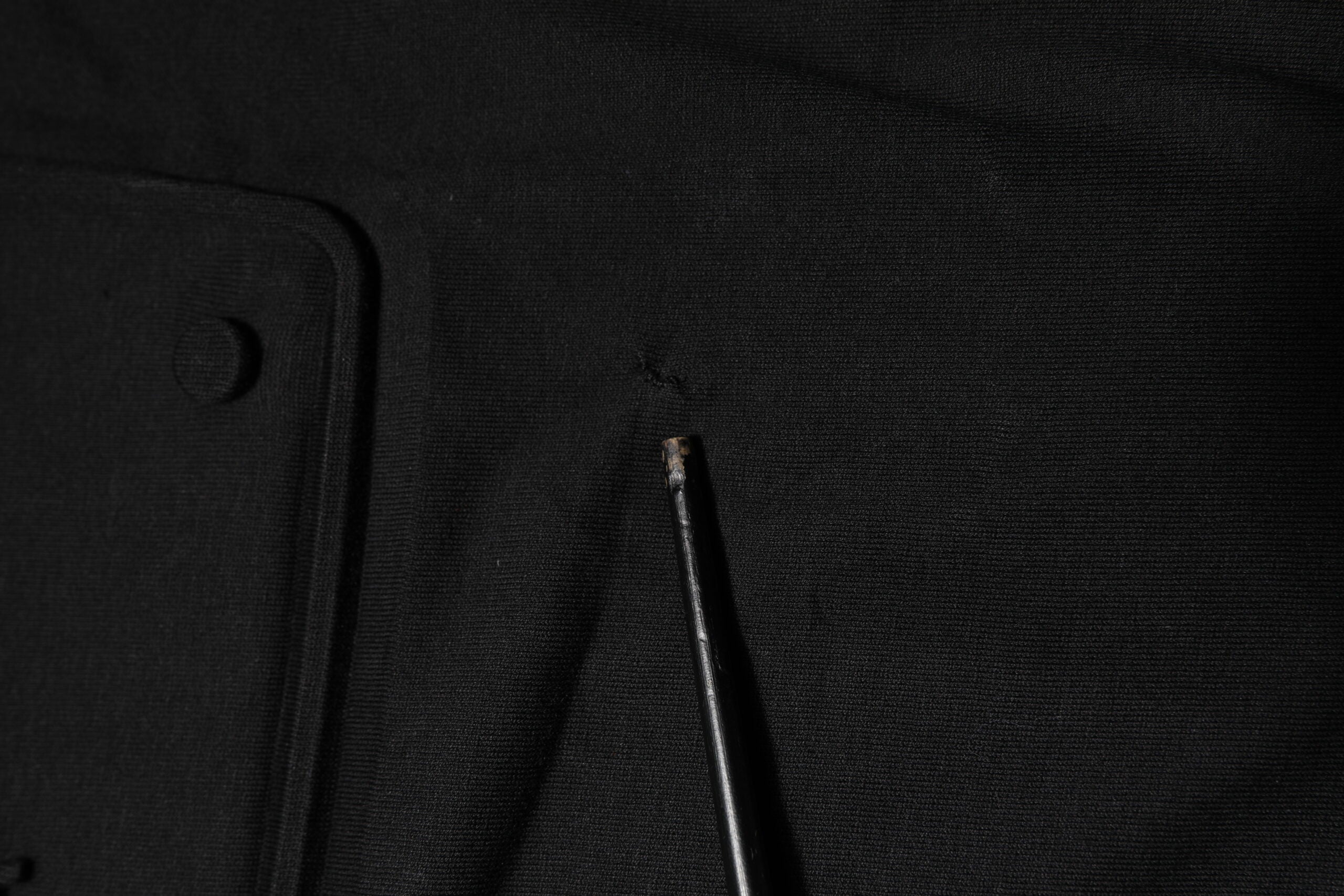 Dolce & Gabbana Schwarzes T-Shirt mit geprägtem Logo und Rundhalsausschnitt aus Baumwolle