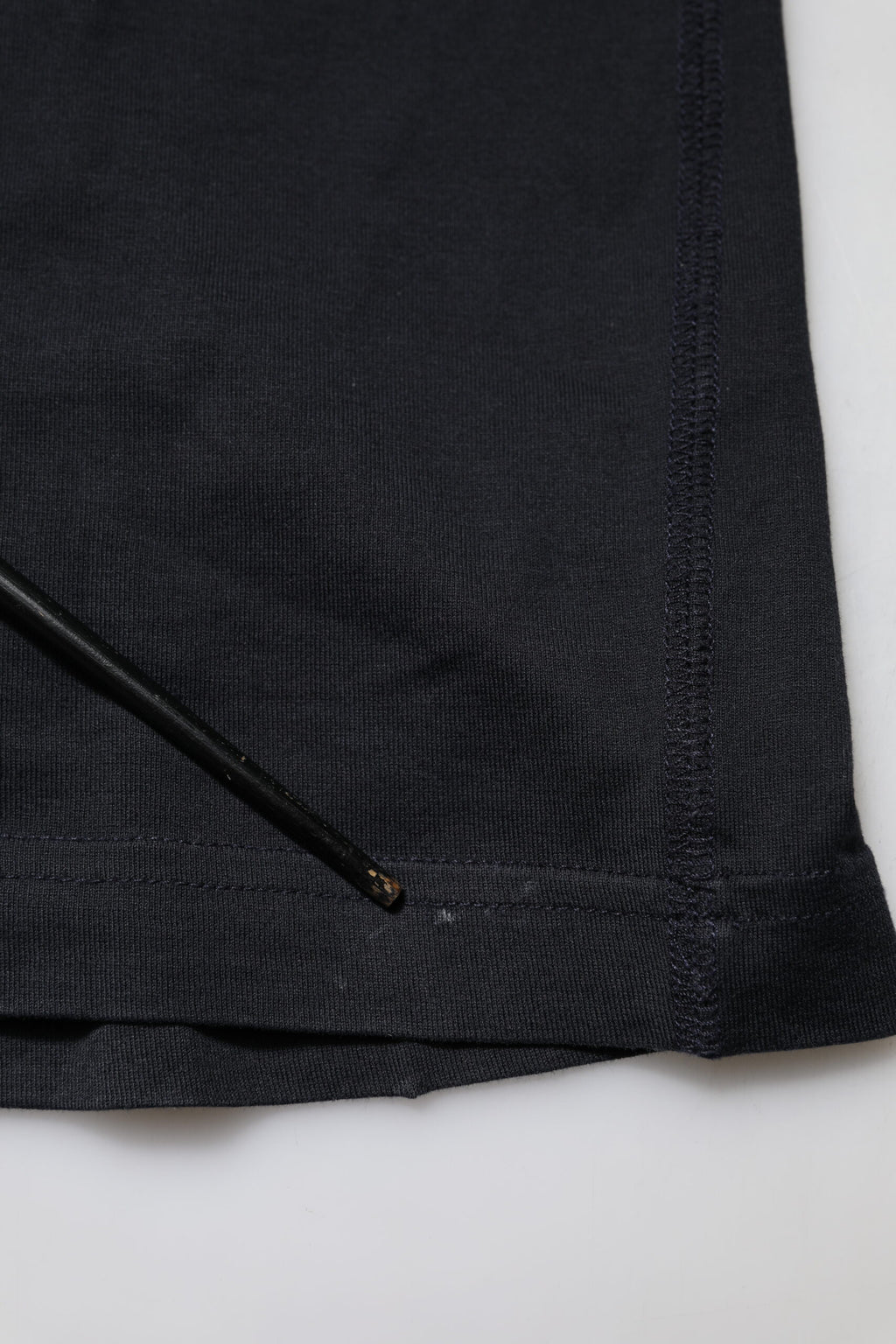 Dolce & Gabbana Dunkelblaues T-Shirt mit Logo-Plakette aus Baumwolle mit Rundhalsausschnitt