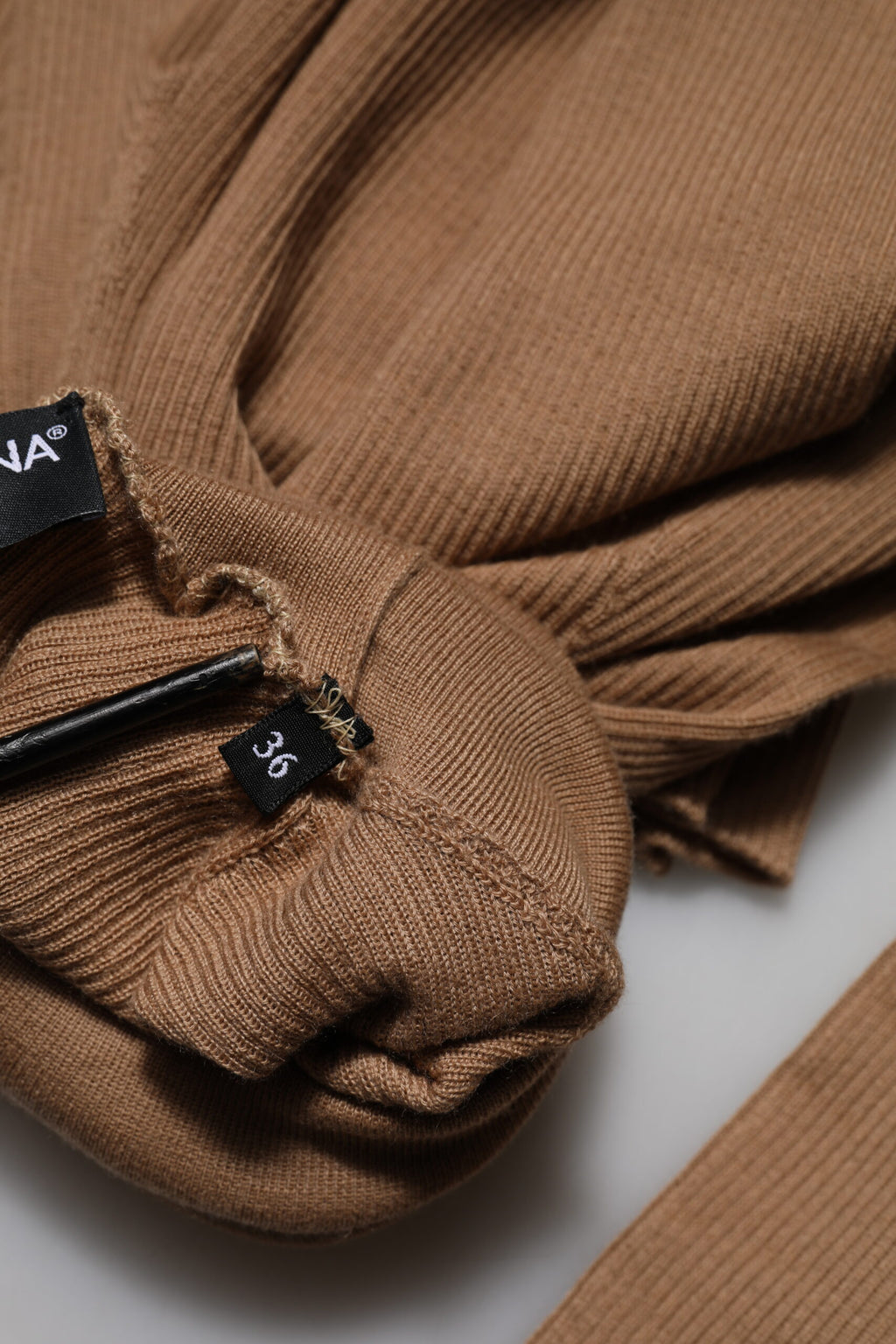 Dolce & Gabbana Brauner Strickpullover mit langen Ärmeln und Rollkragenpulli