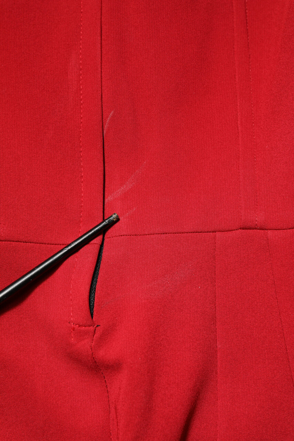 Dolce & Gabbana Rotes Viskose-Stretch-Scheide-Midikleid mit Schlitz