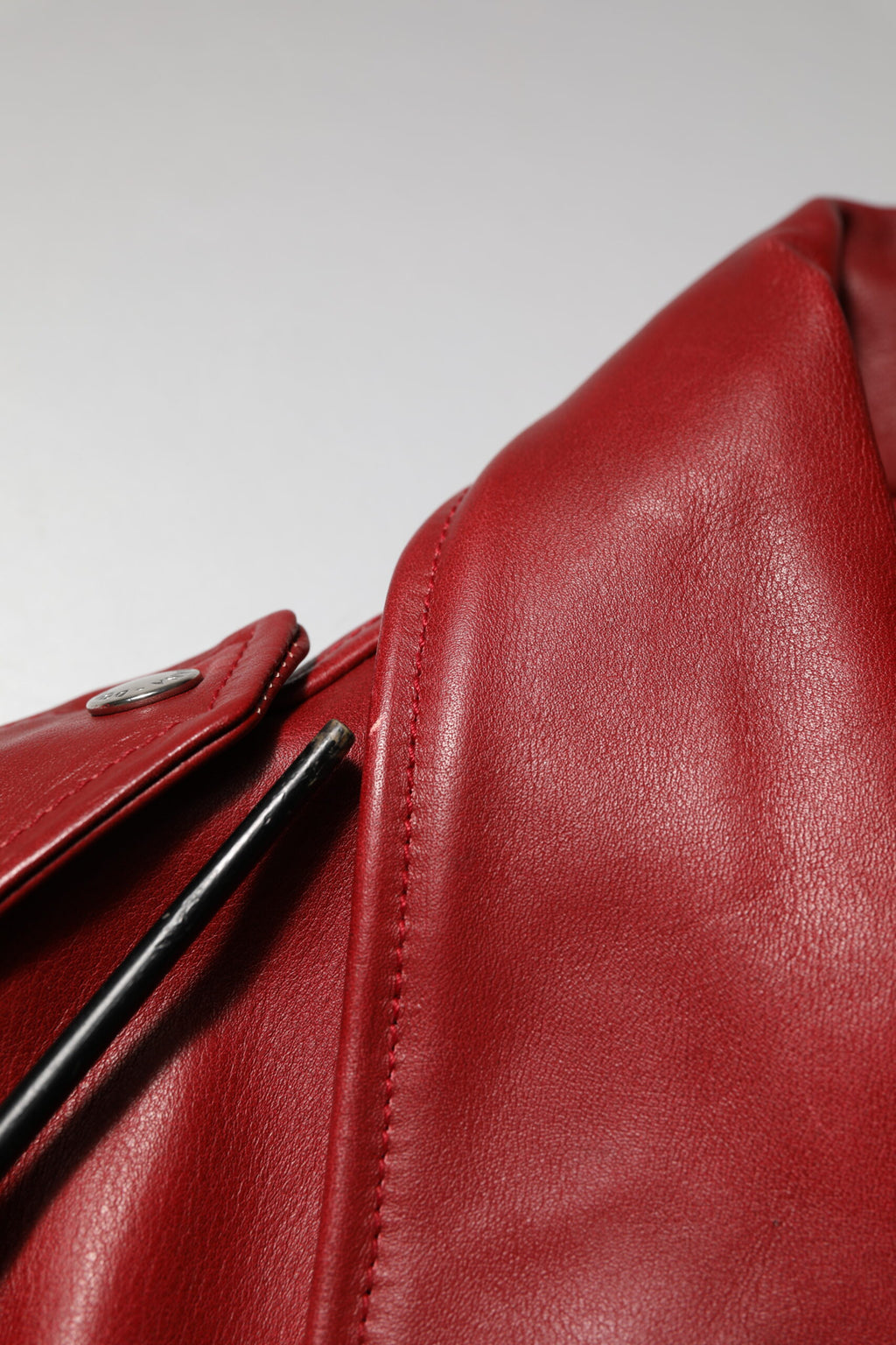 Dolce & Gabbana Roter Ledermantel mit Gürtel und durchgehendem Reißverschluss Trenchcoat Jacke