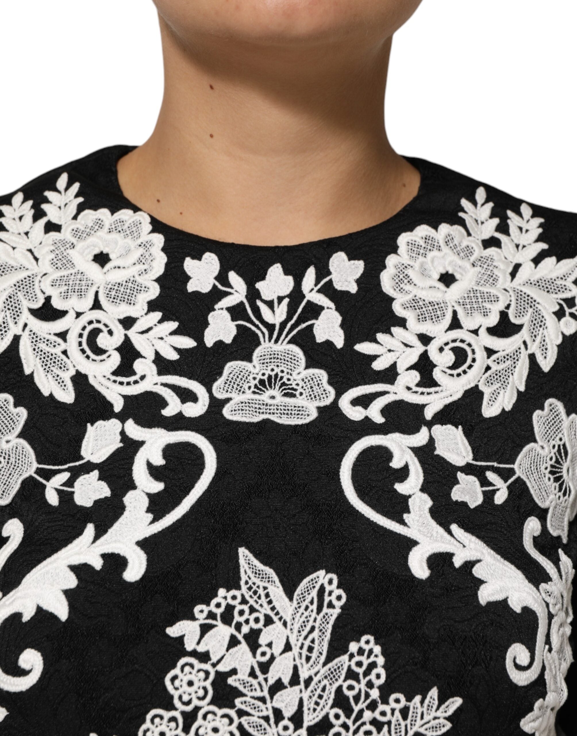 Dolce & Gabbana Schwarzes Kleid mit kurzen Ärmeln und Spitzenbesatz in A-Linie