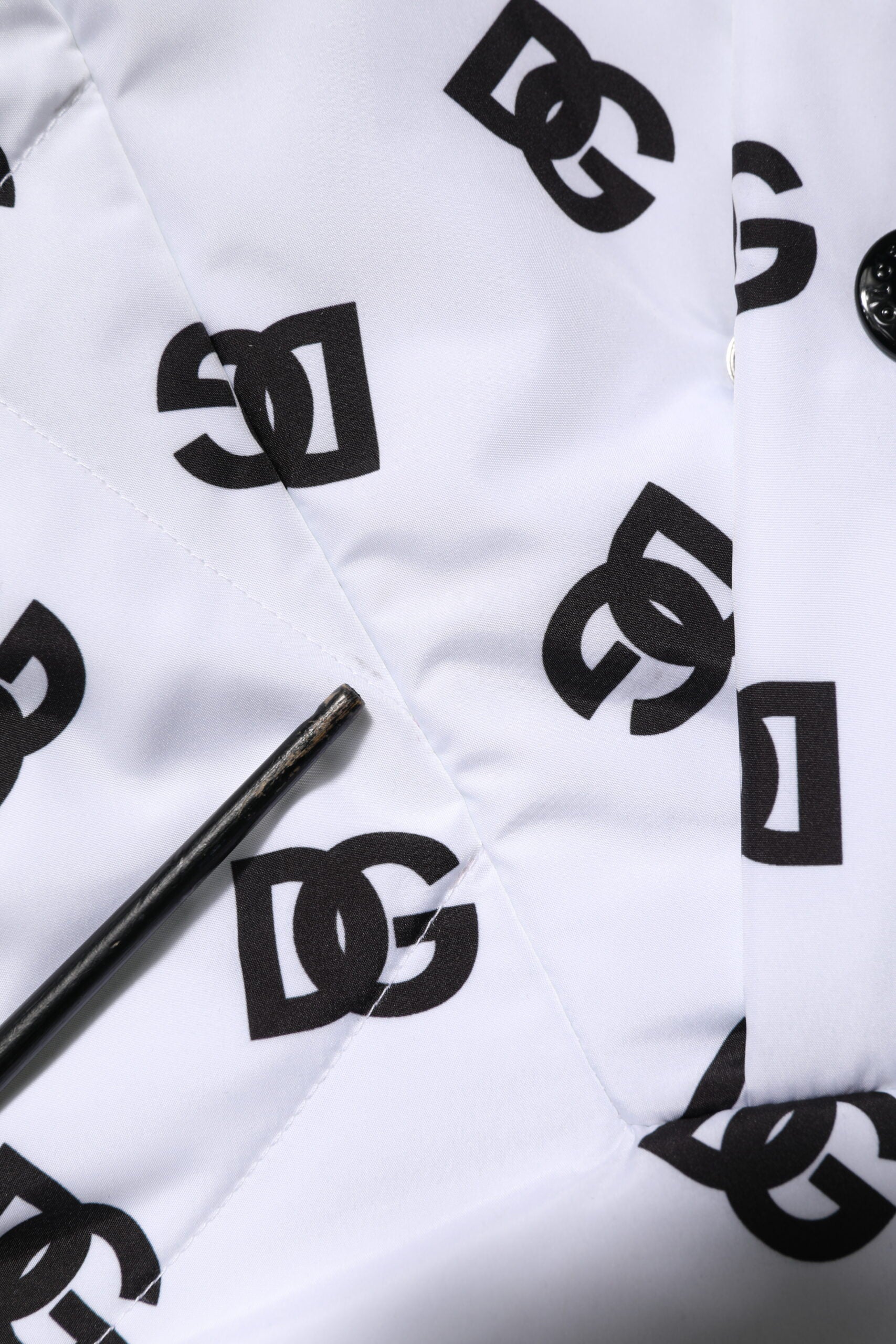 Dolce & Gabbana Weiße DG Monogramm Steppjacke mit Kapuze