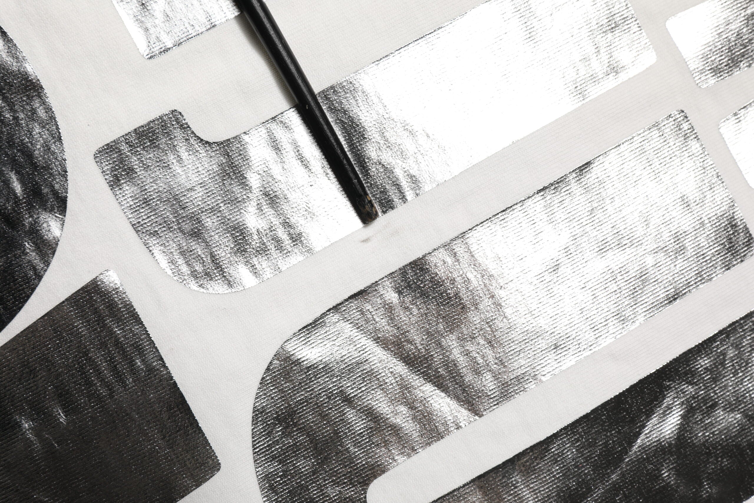 Dolce & Gabbana Weißes T-Shirt mit Metallic-Druck aus Baumwolle mit Rundhalsausschnitt